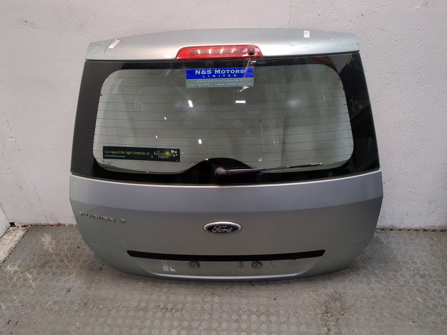 Дверь багажника