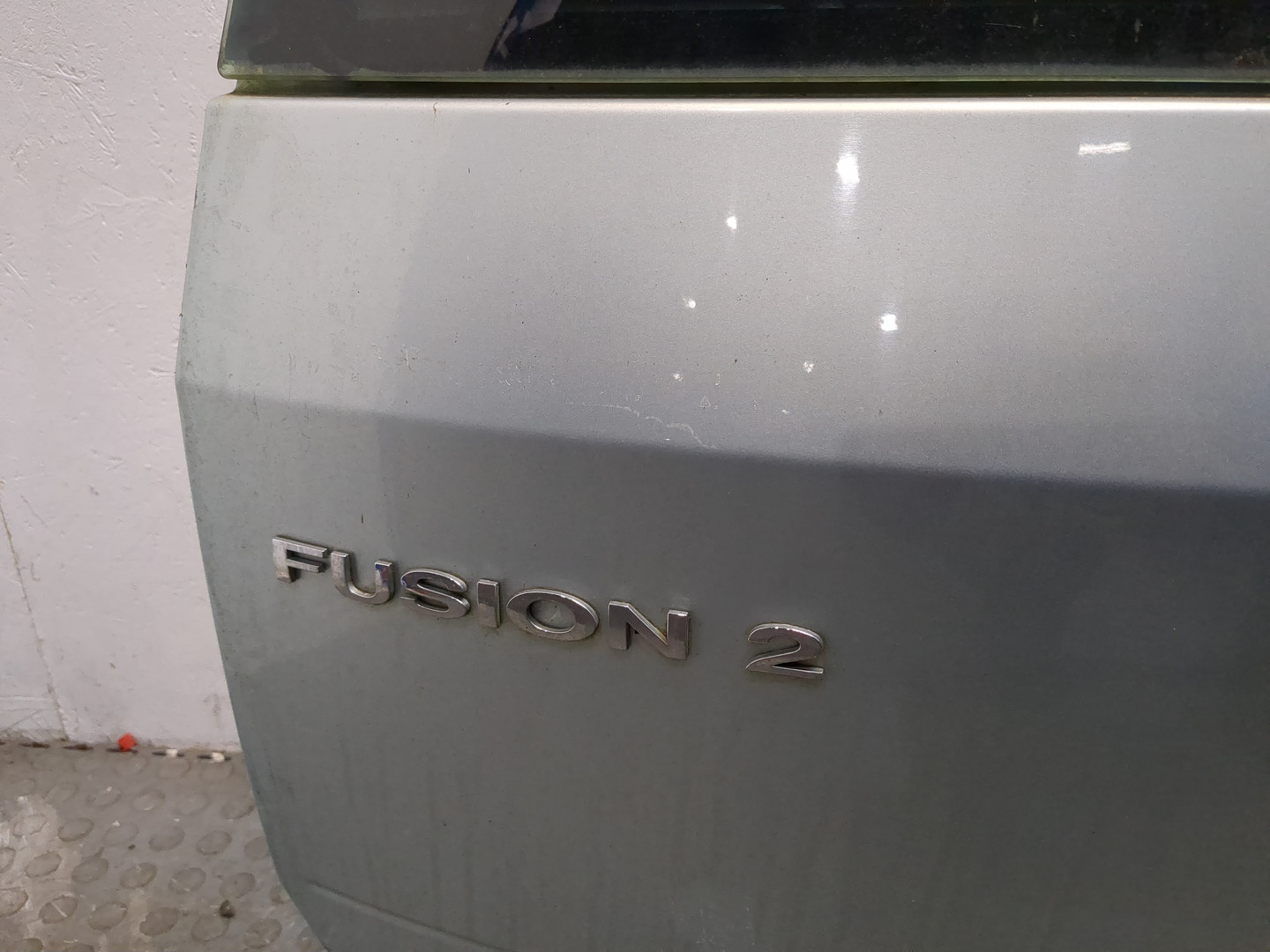 Дверь багажника