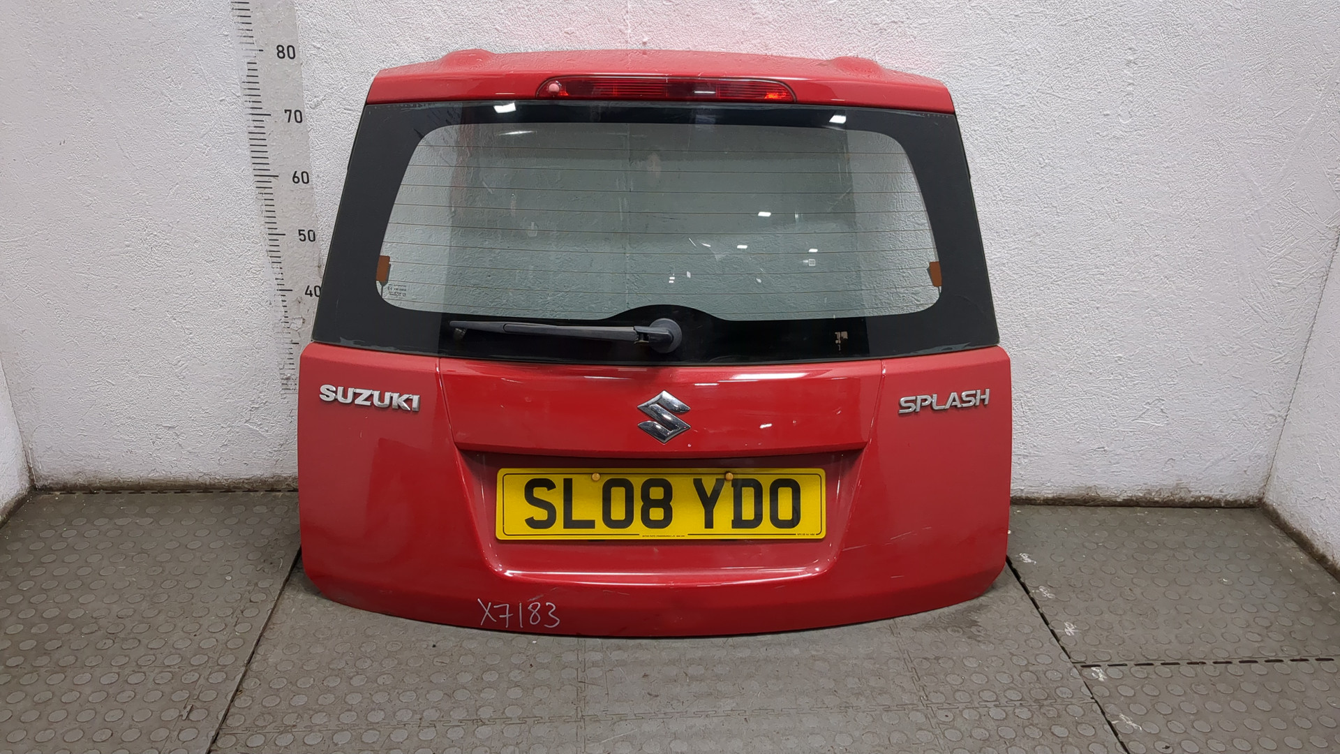 Дверь багажника