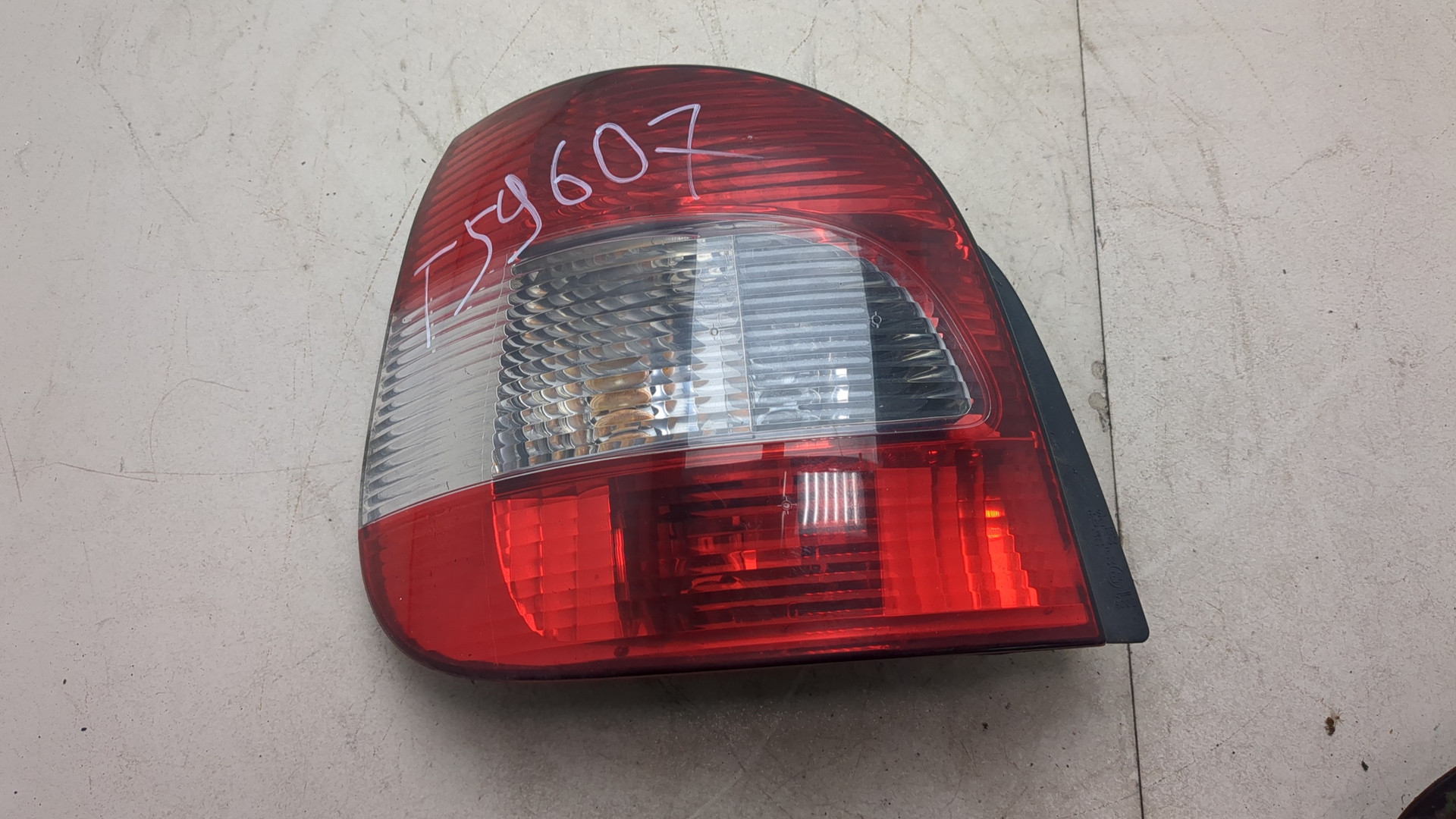 Фонарь задний левый