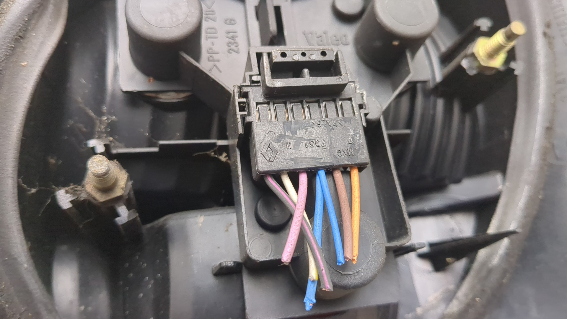 Фонарь задний левый