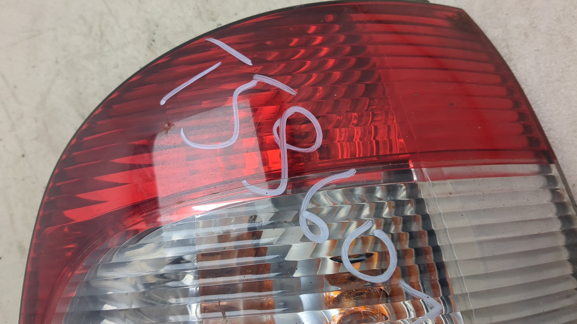 Фонарь задний правый