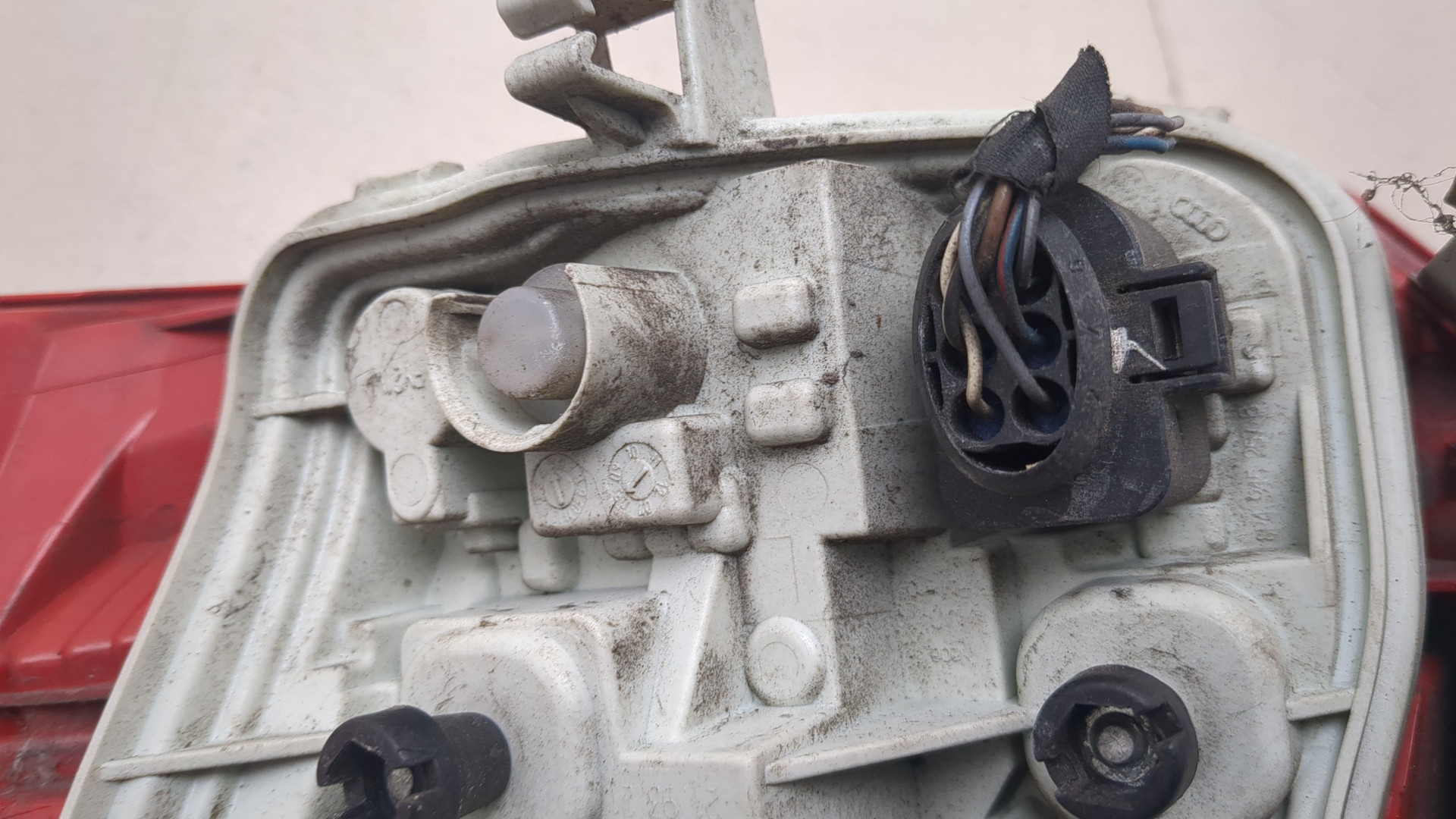 Фонарь задний левый