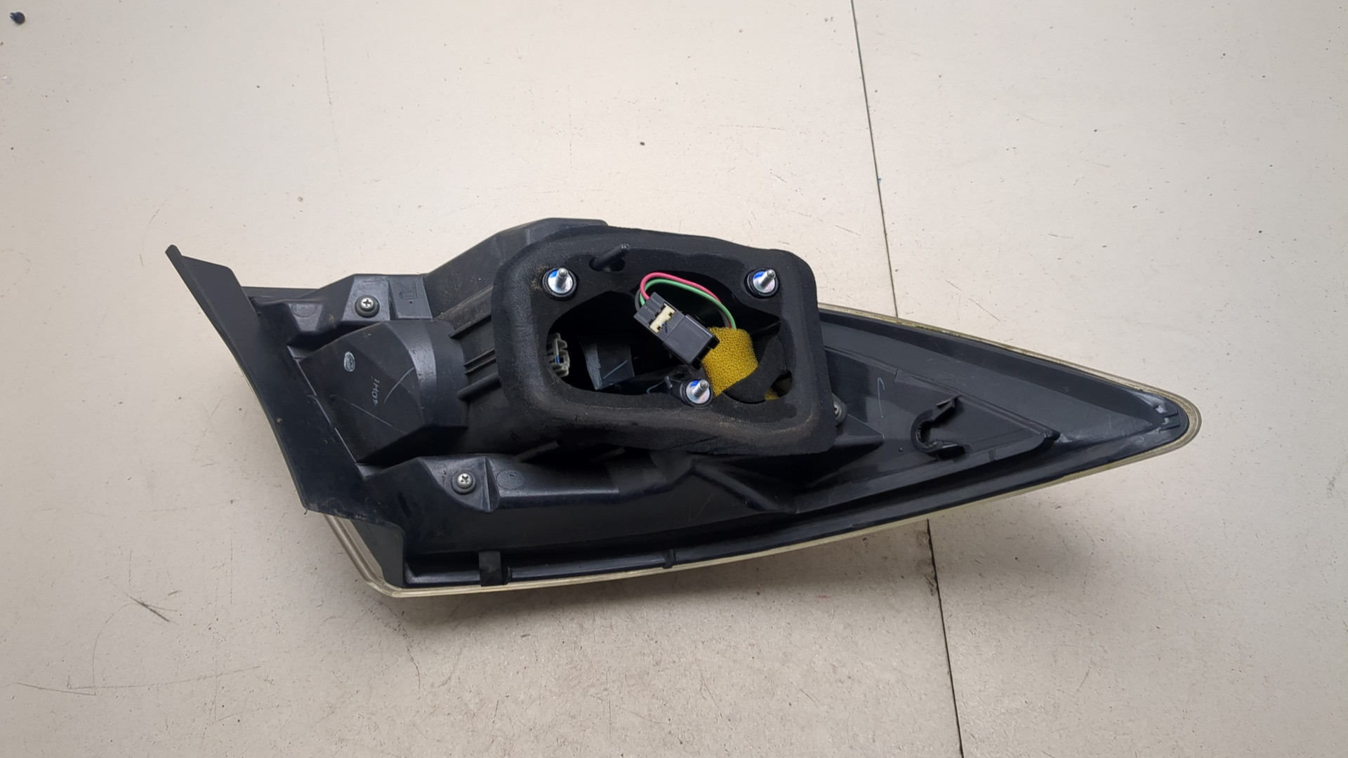 Фонарь задний правый