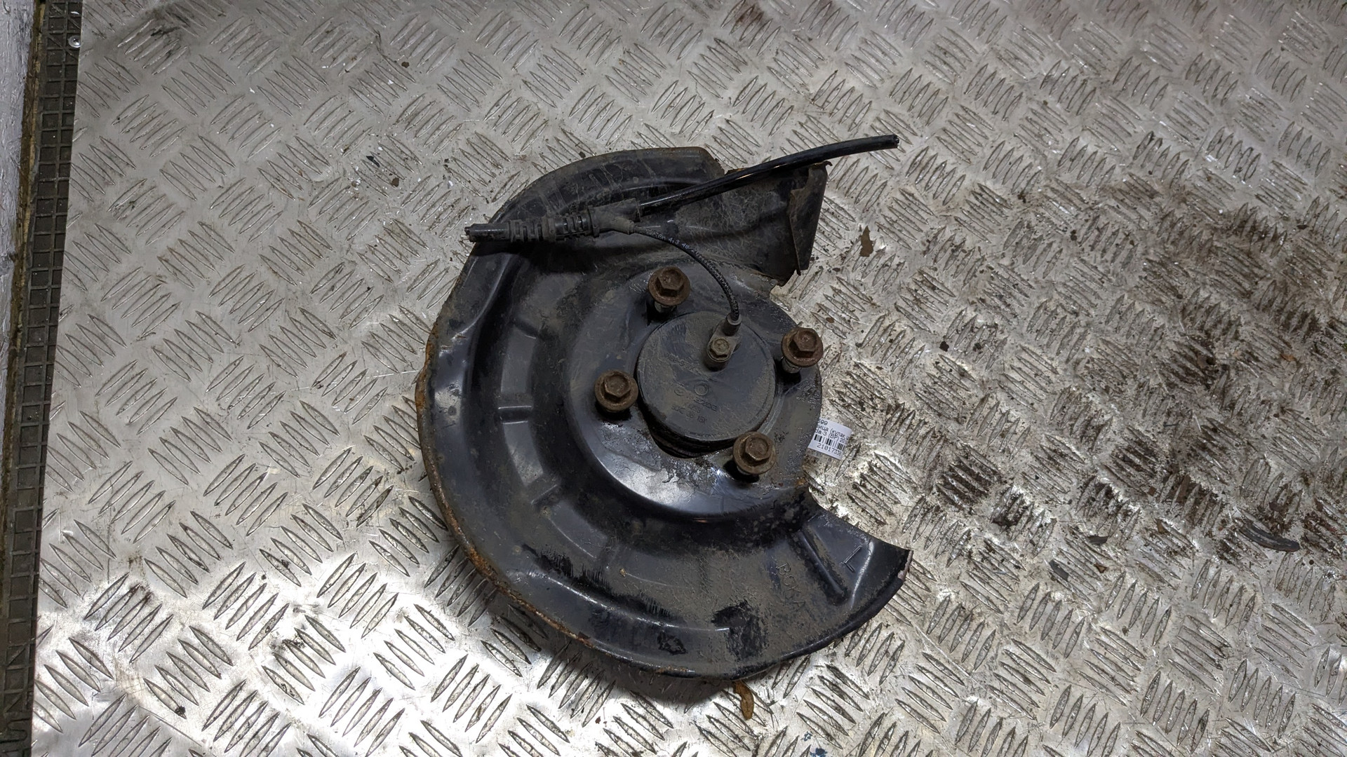 Кулак поворотный задний левый