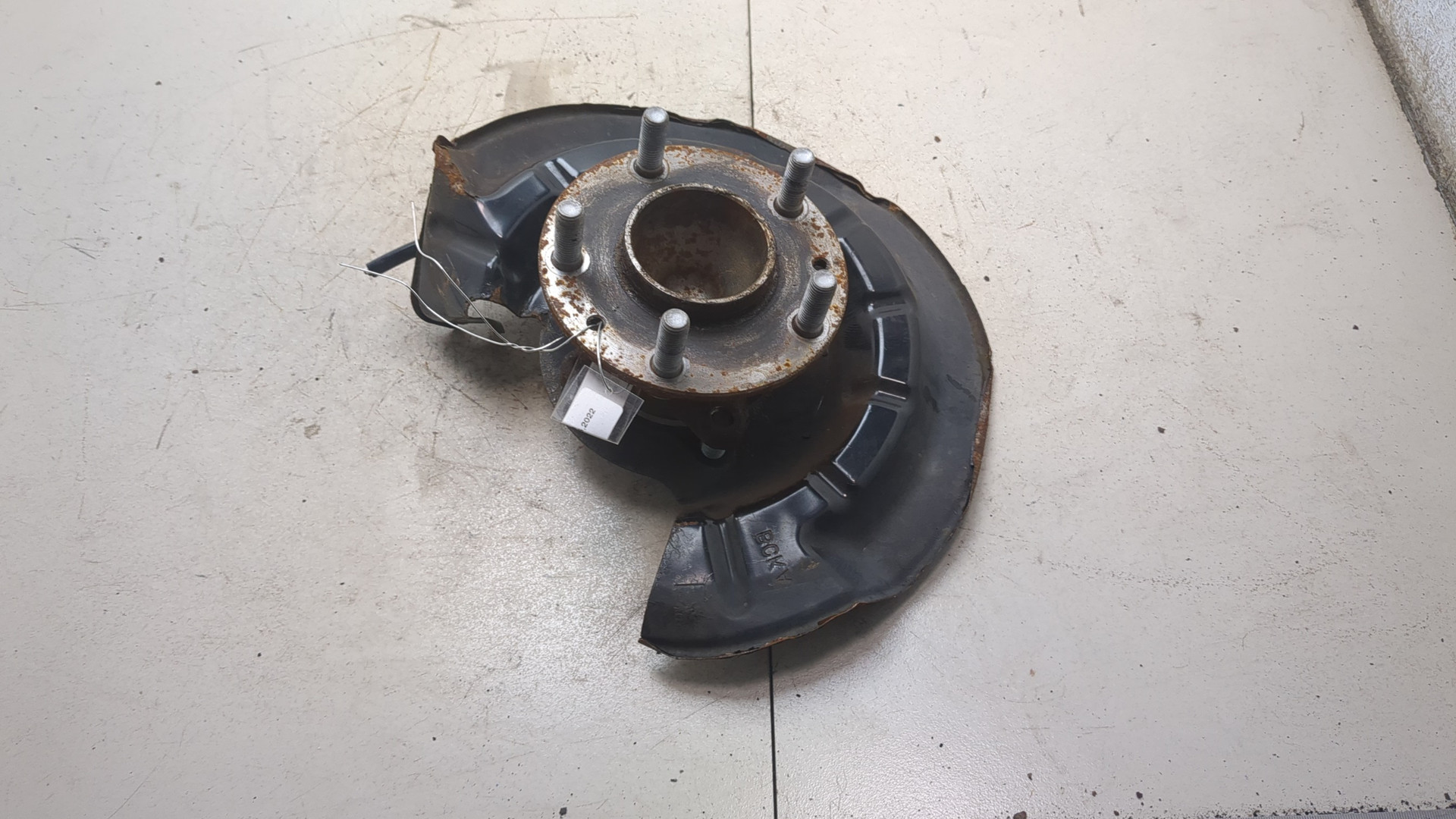 Кулак поворотный задний левый