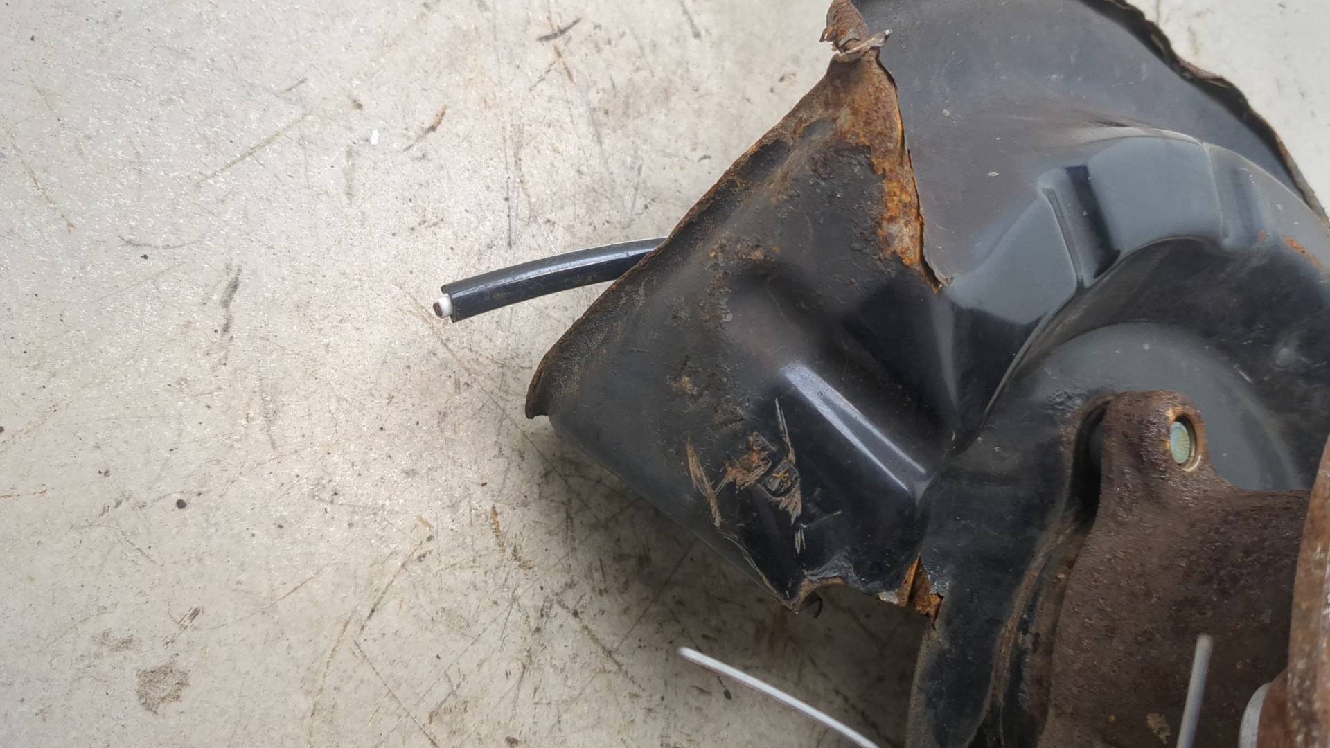 Кулак поворотный задний левый