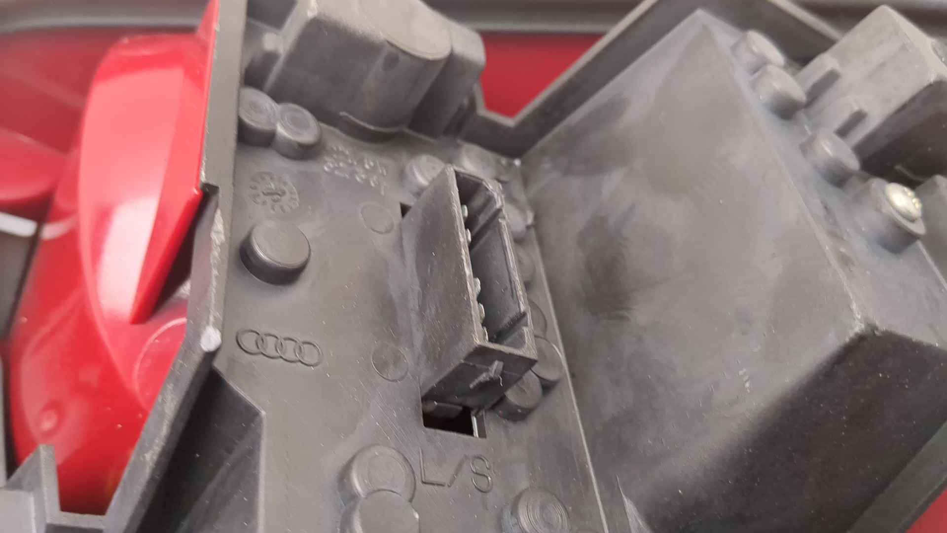 Фонарь задний левый