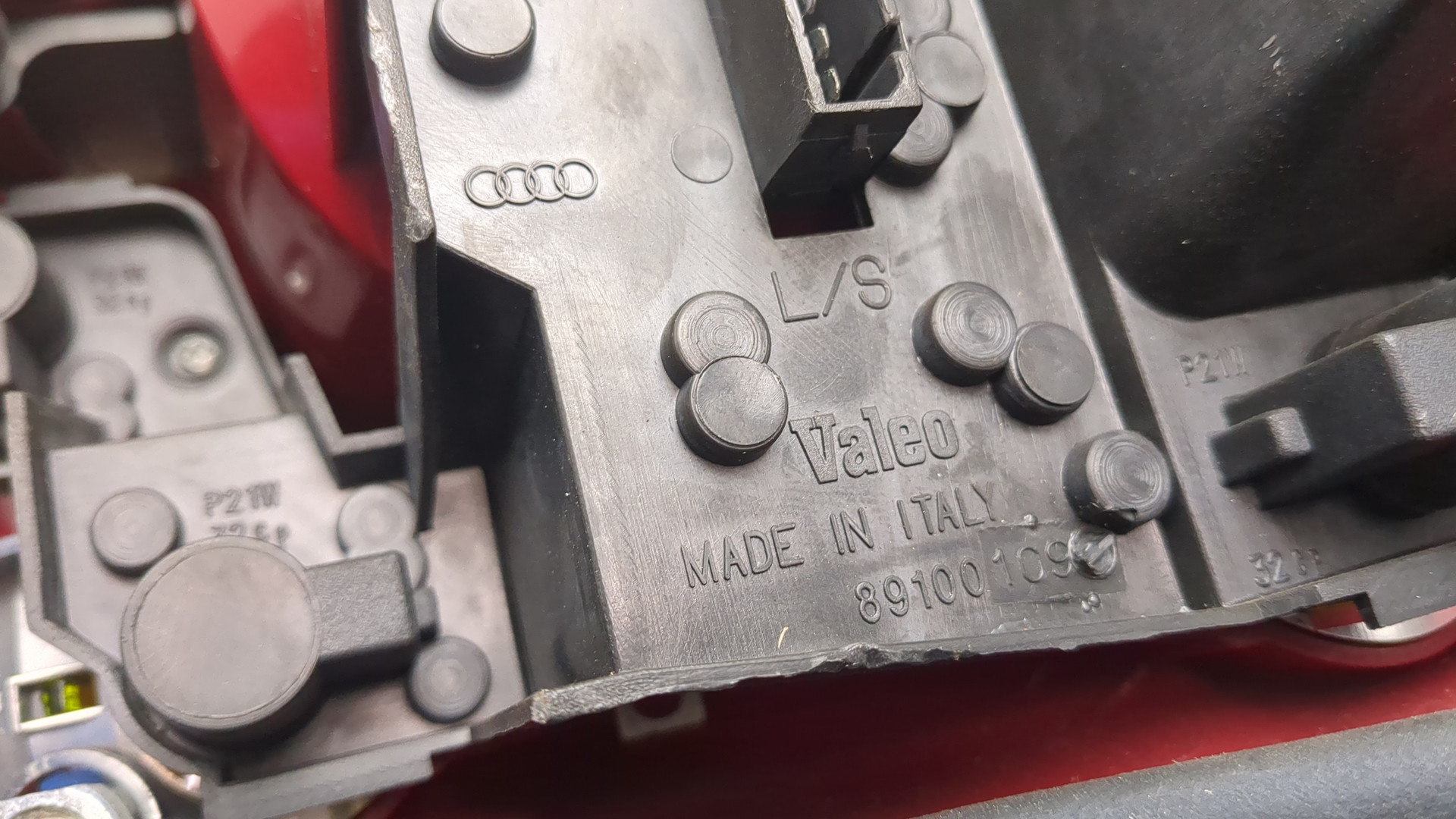 Фонарь задний левый