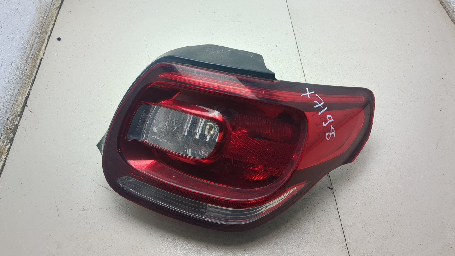 Фонарь задний правый