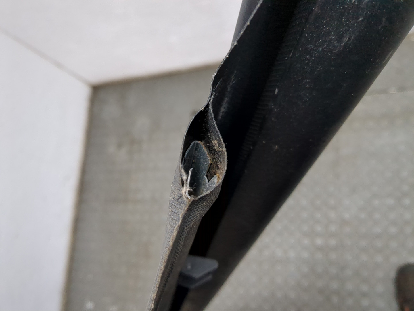 Шторка багажника