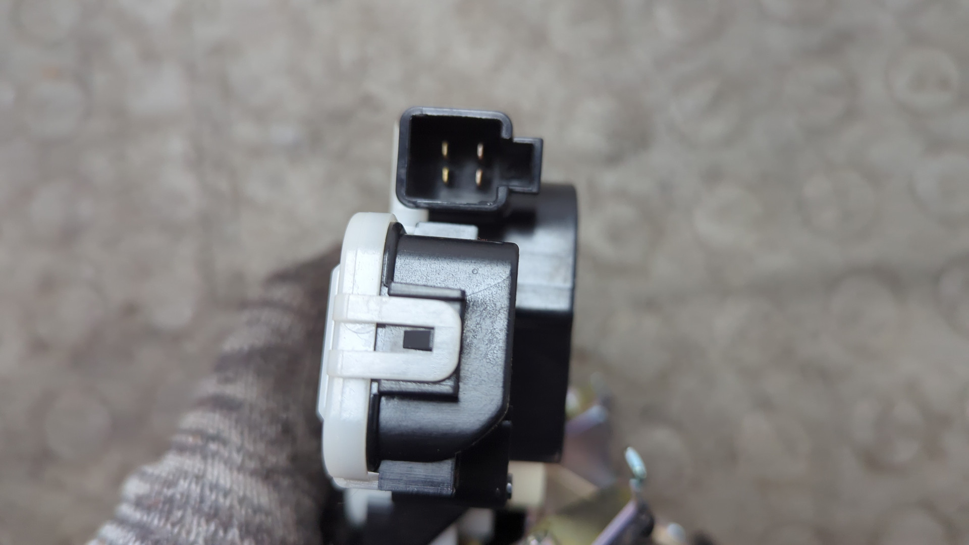 Замок багажника