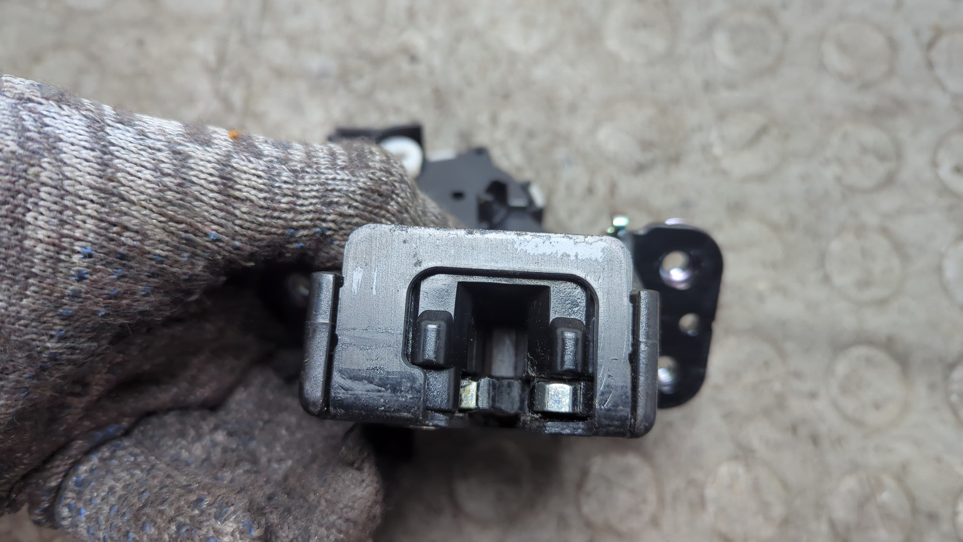 Замок багажника