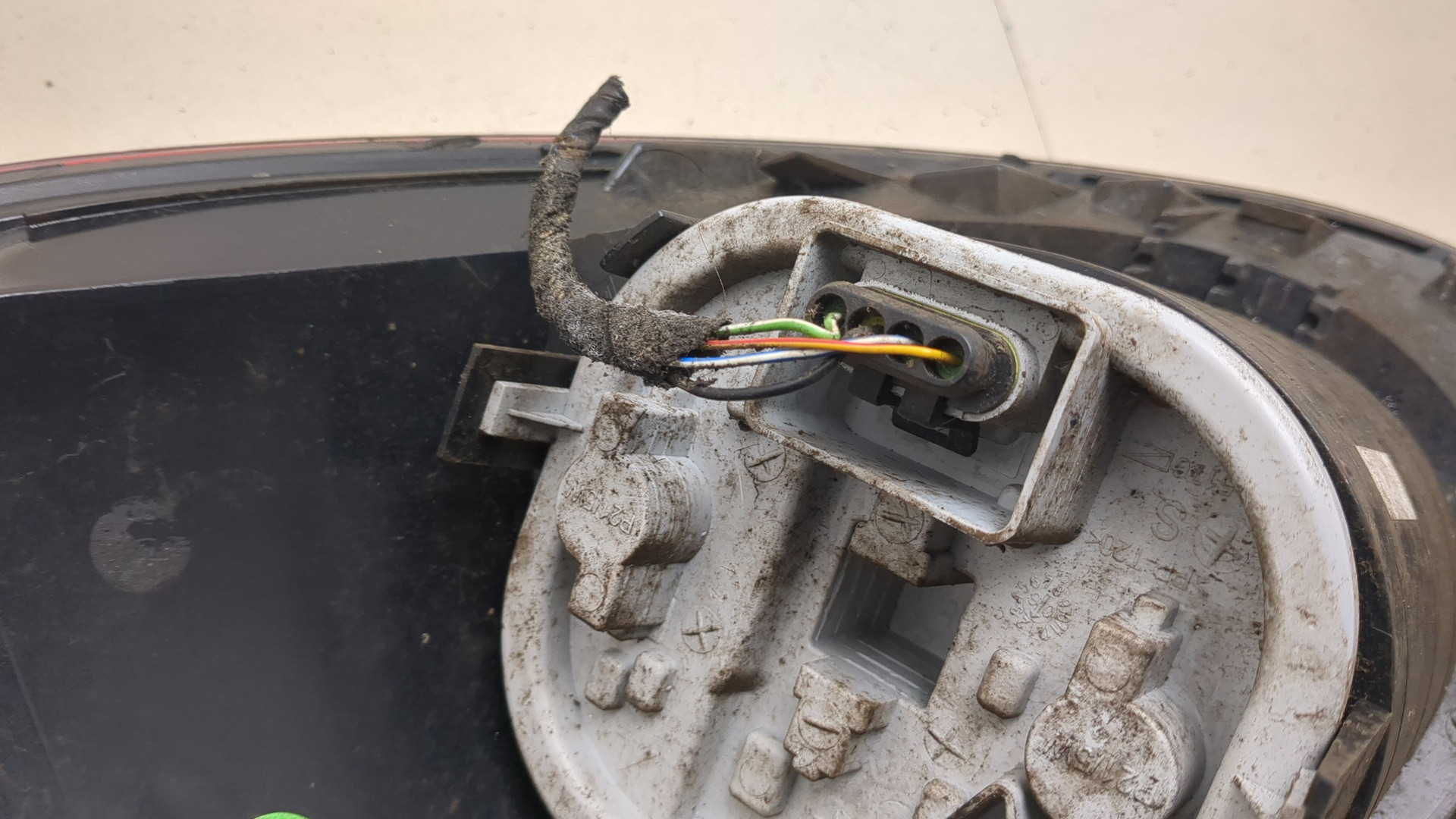 Фонарь задний левый