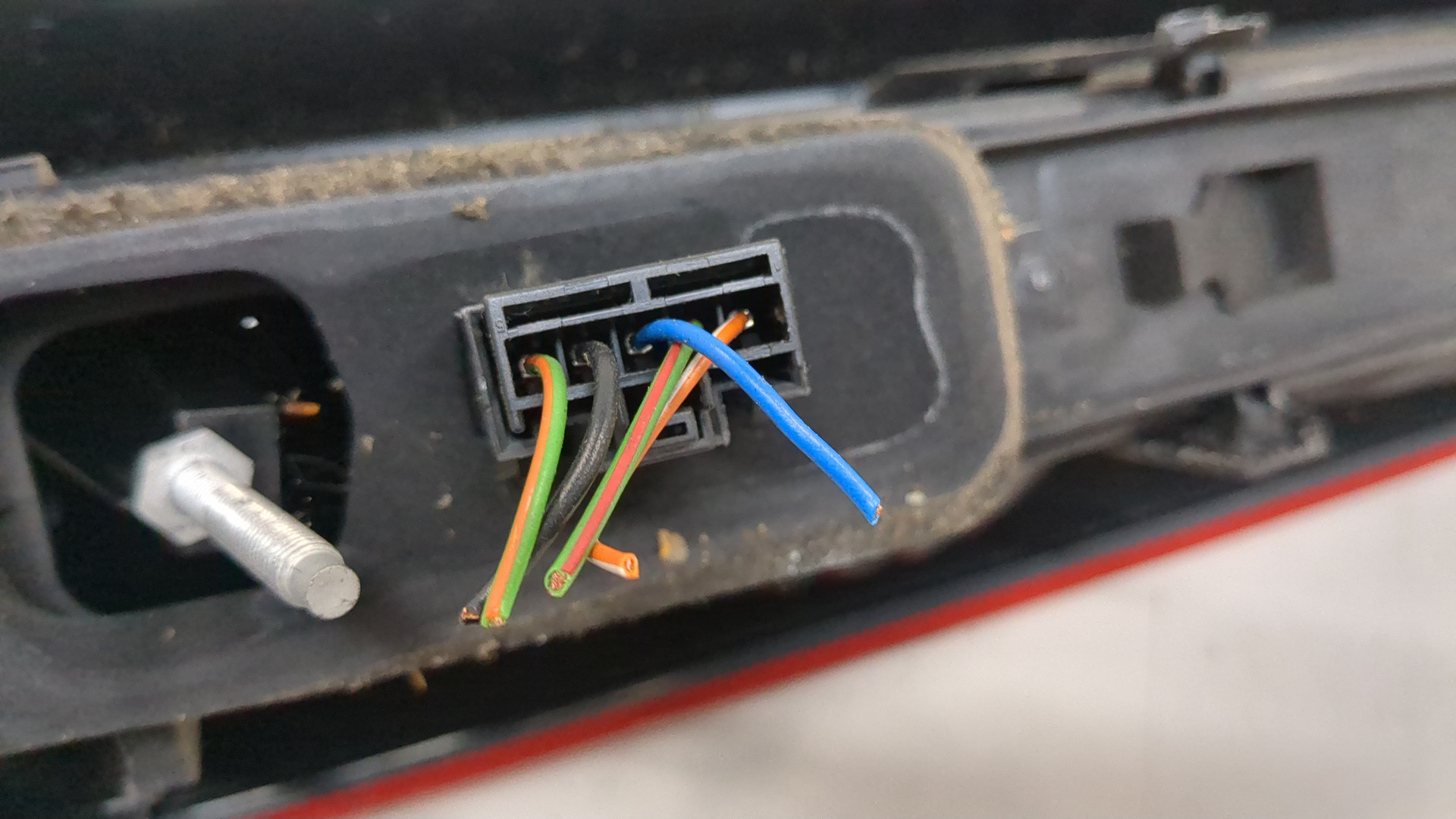 Фонарь задний левый