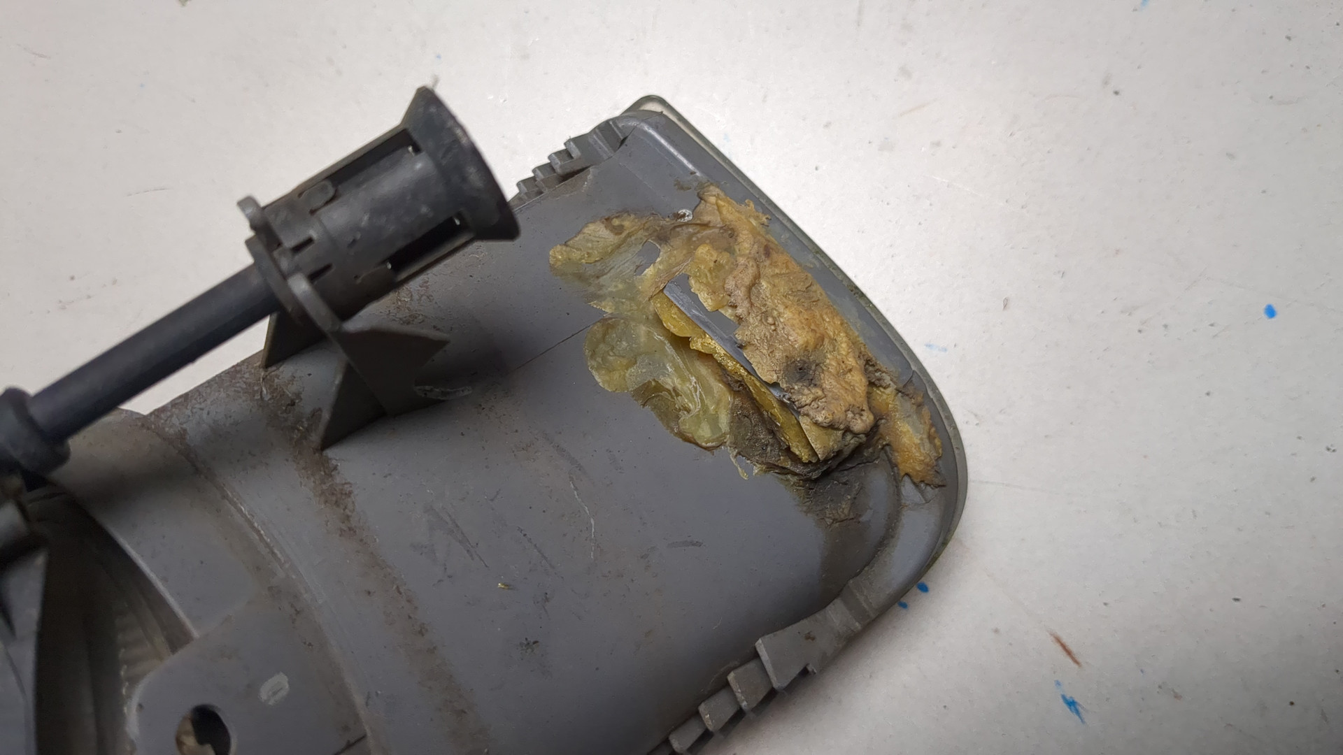 Фара противотуманная левая