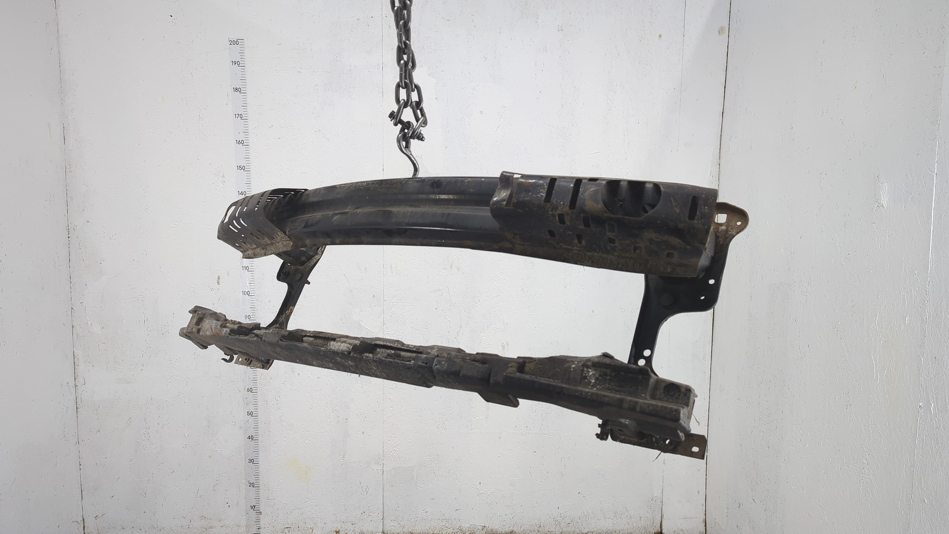 Усилитель переднего бампера