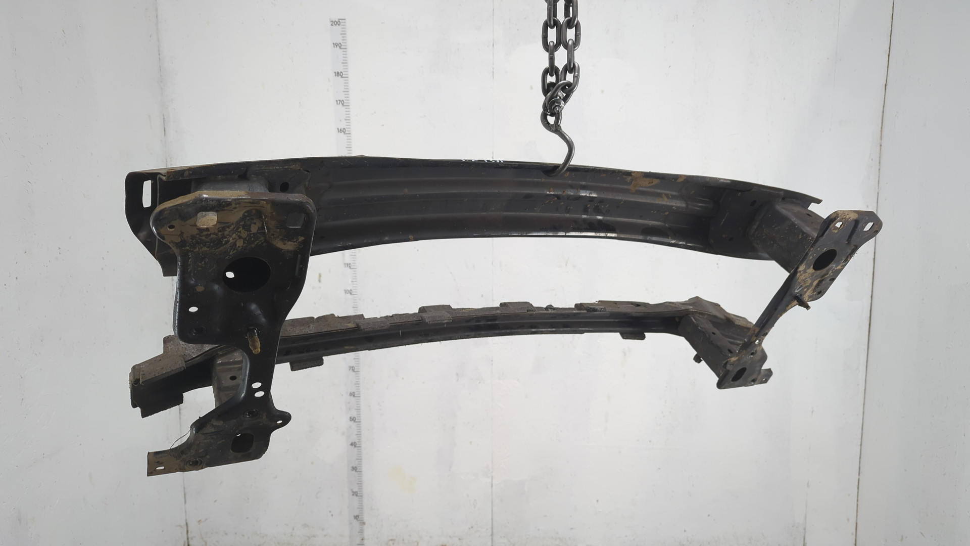 Усилитель переднего бампера