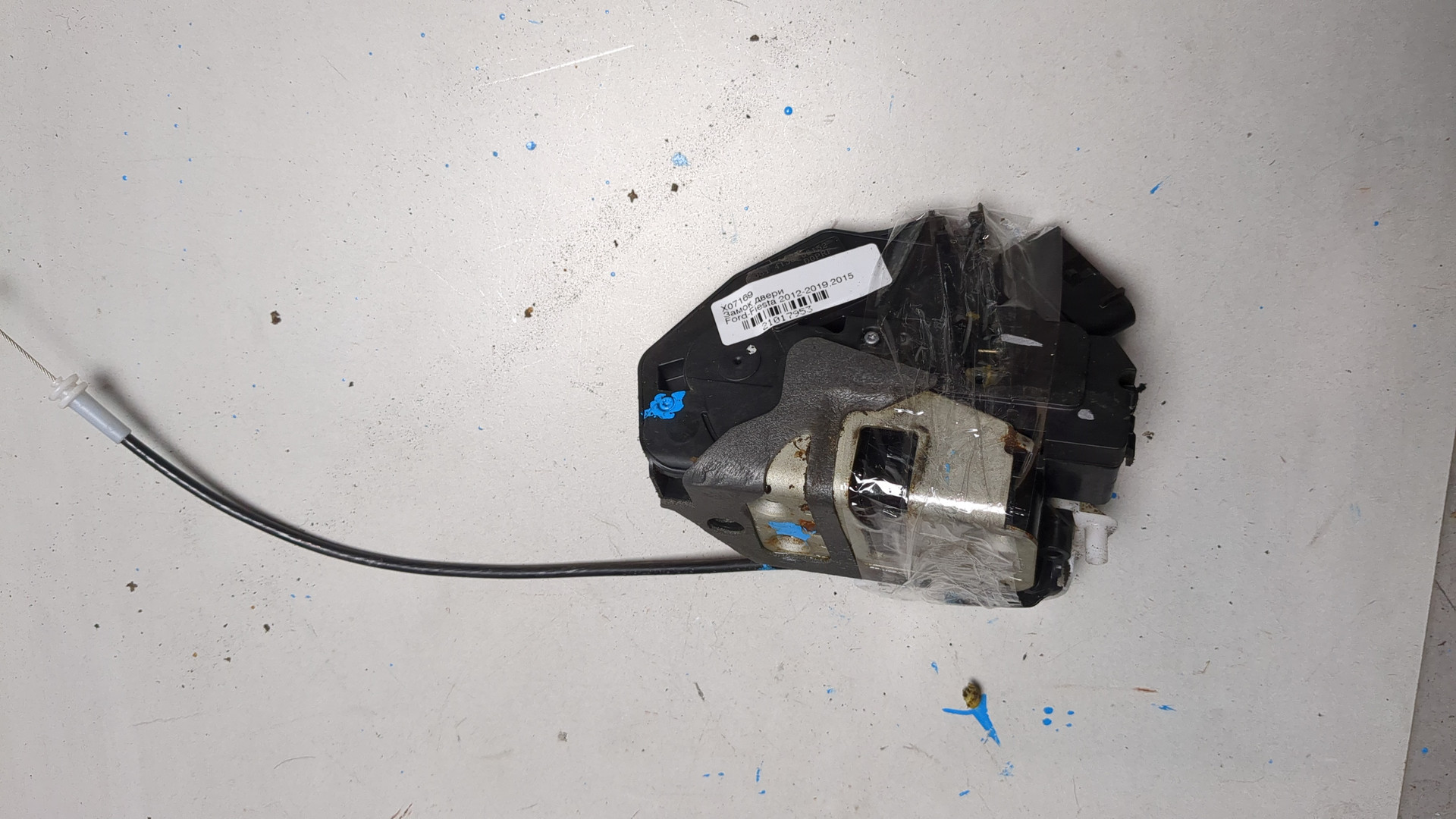 Замок двери передней левой