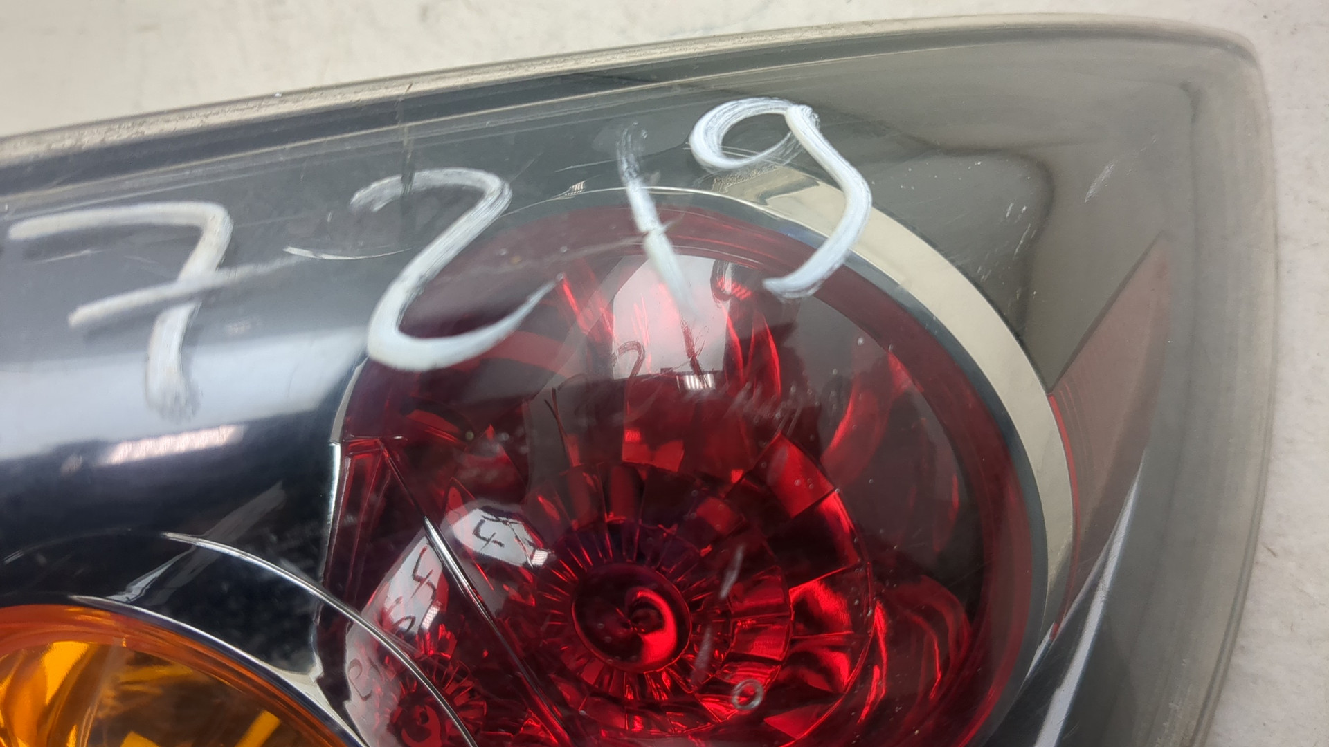 Фонарь задний правый