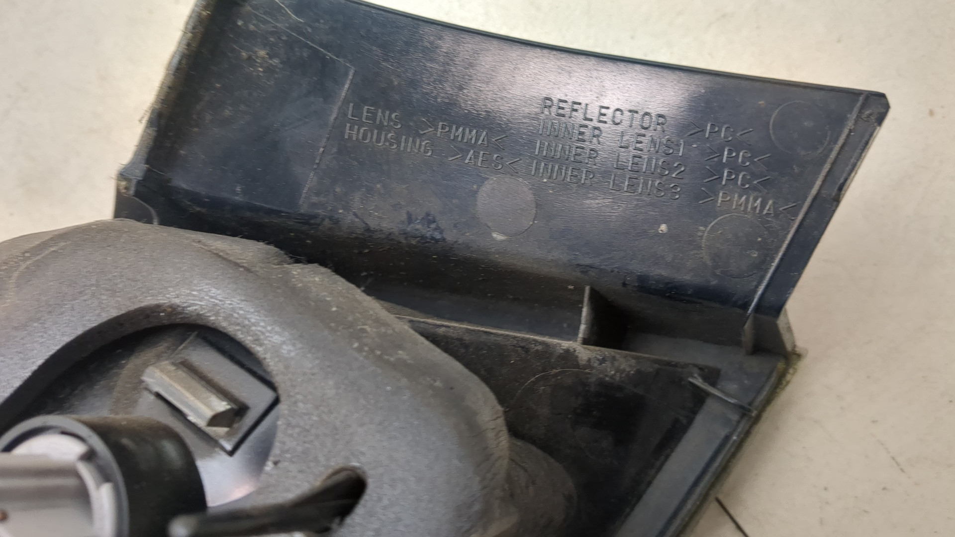 Фонарь задний правый