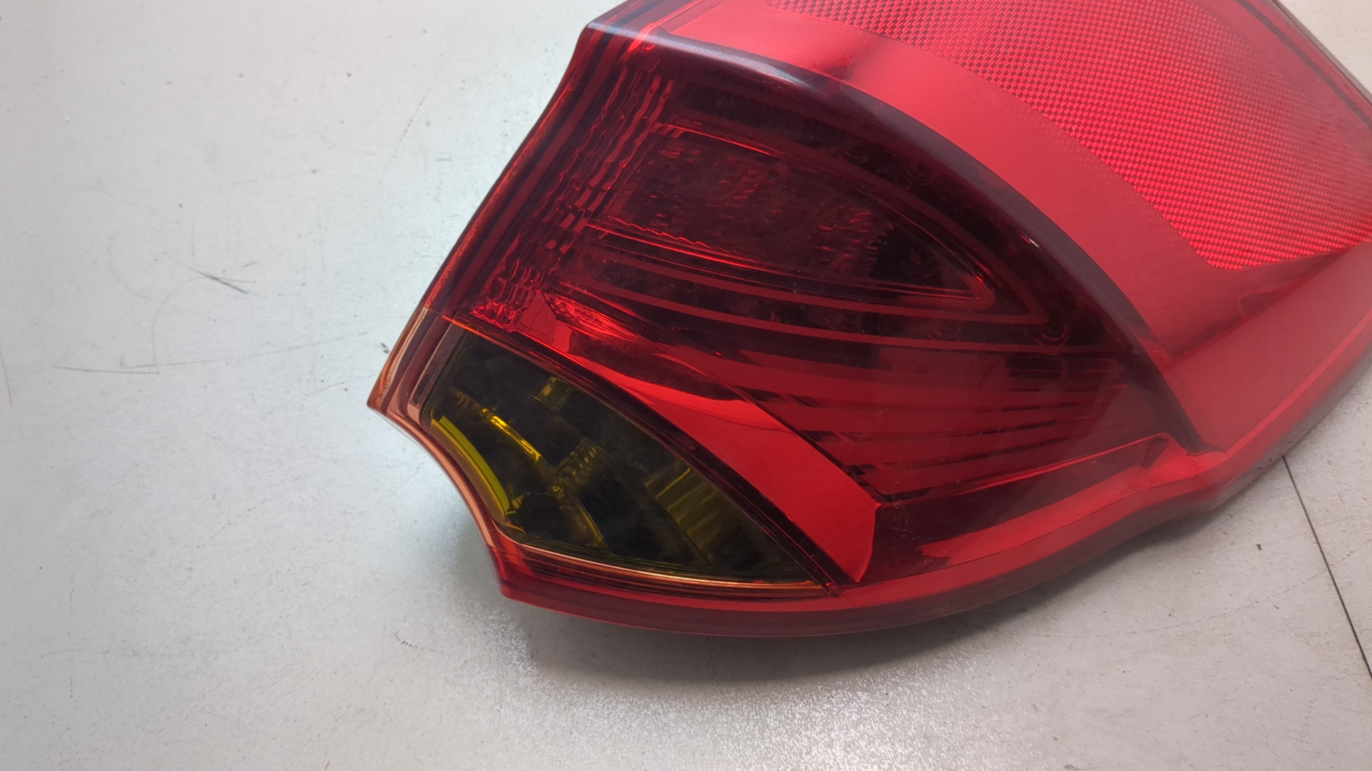 Фонарь задний правый