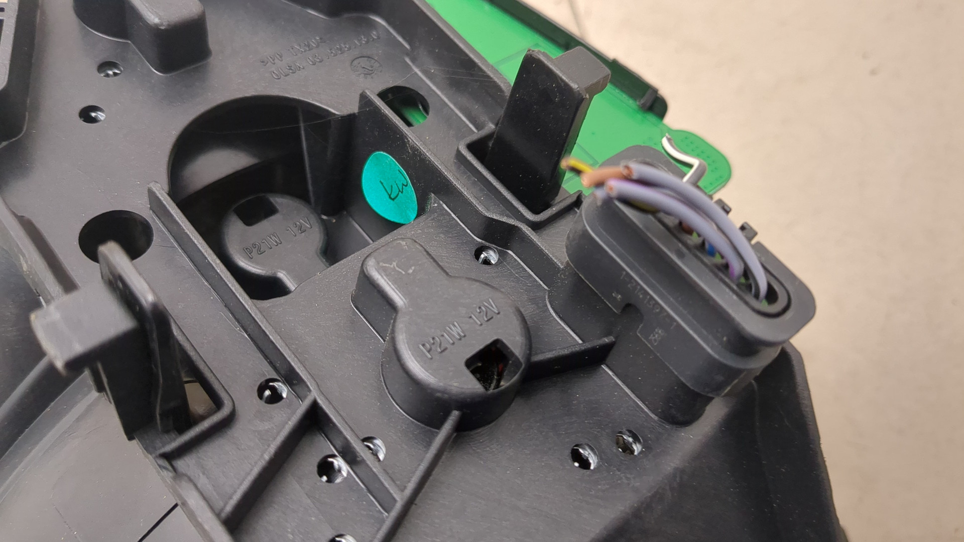 Фонарь задний левый