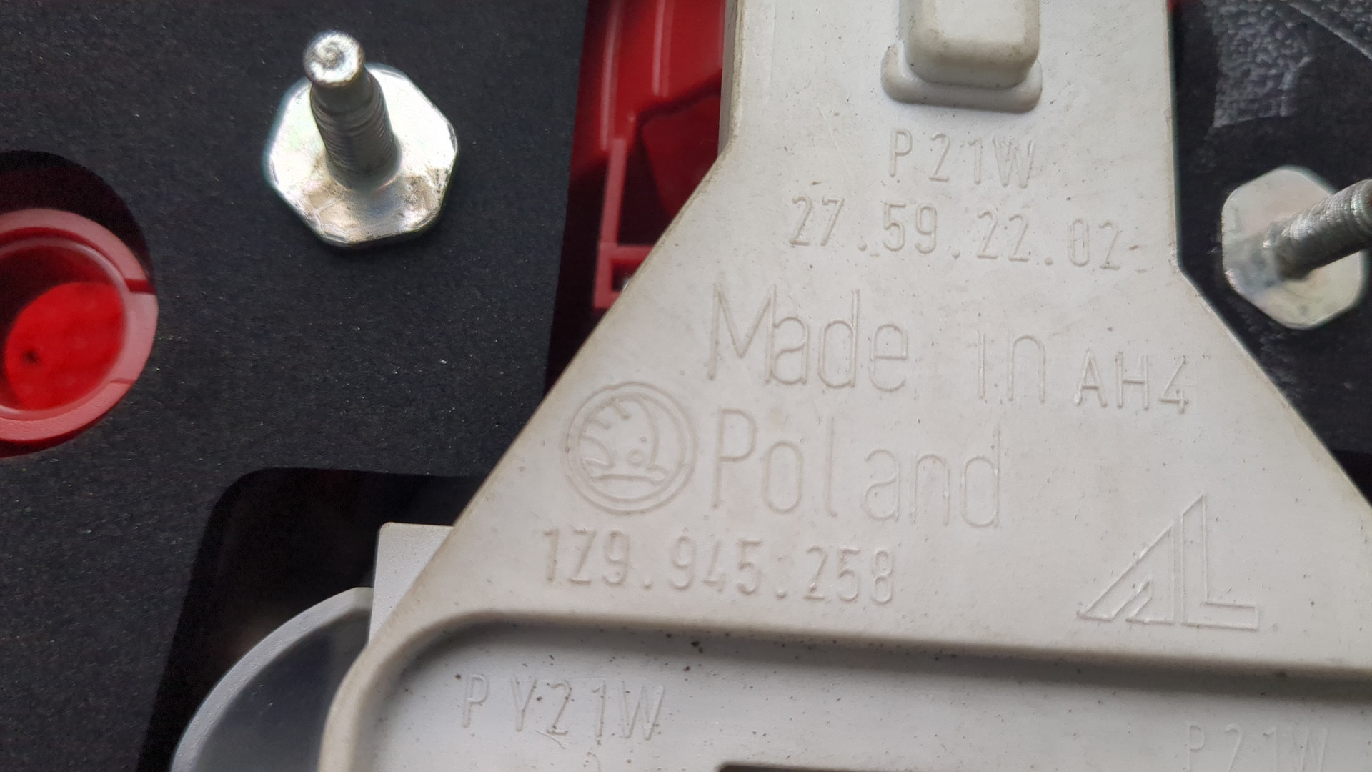 Фонарь задний правый