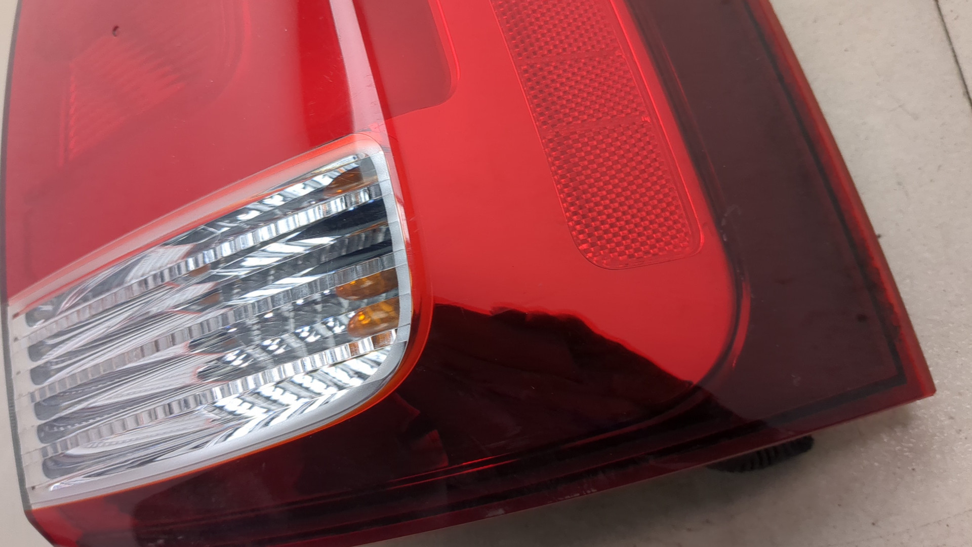 Фонарь задний правый