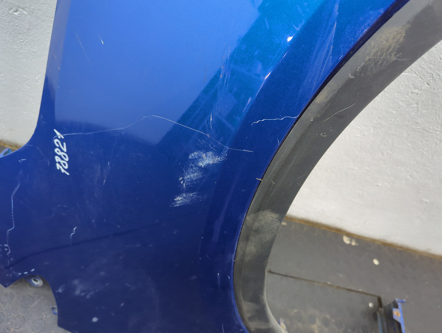 Крыло переднее правое