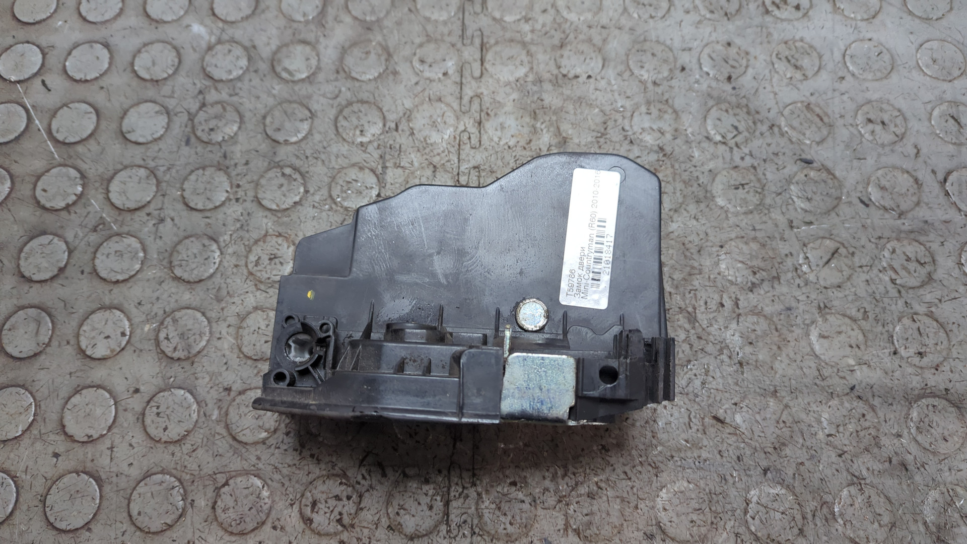 Замок двери передней правой