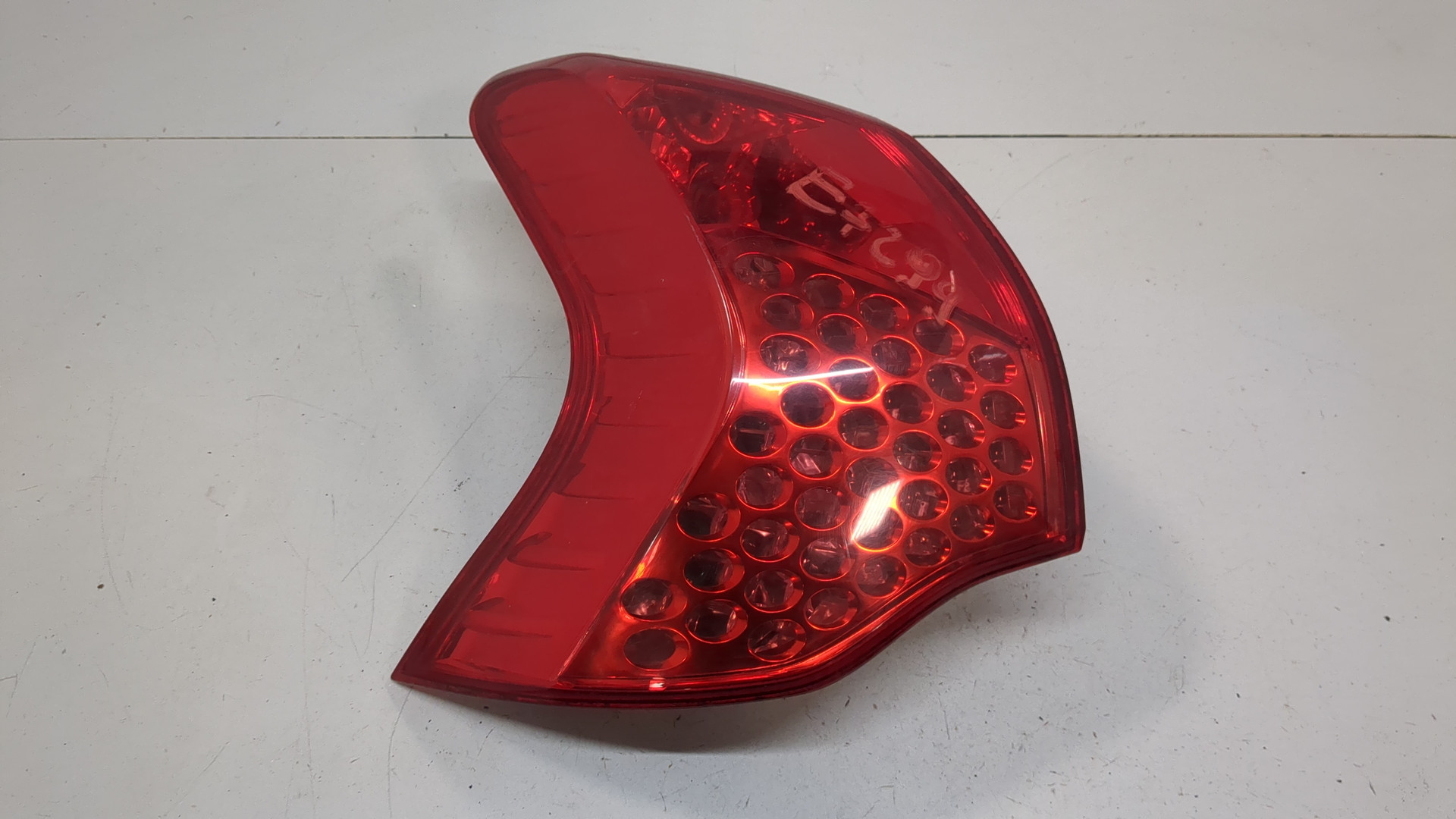 Фонарь задний левый