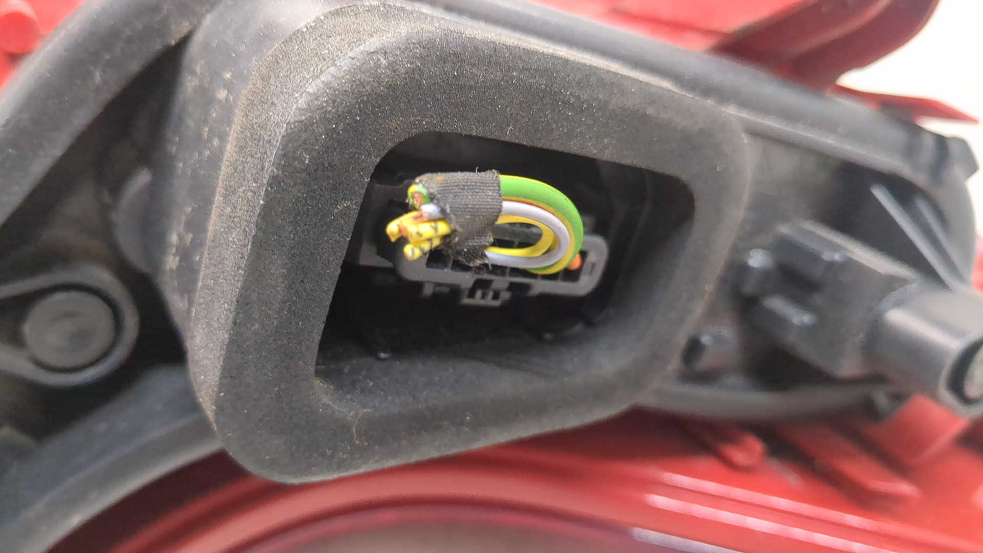 Фонарь задний левый