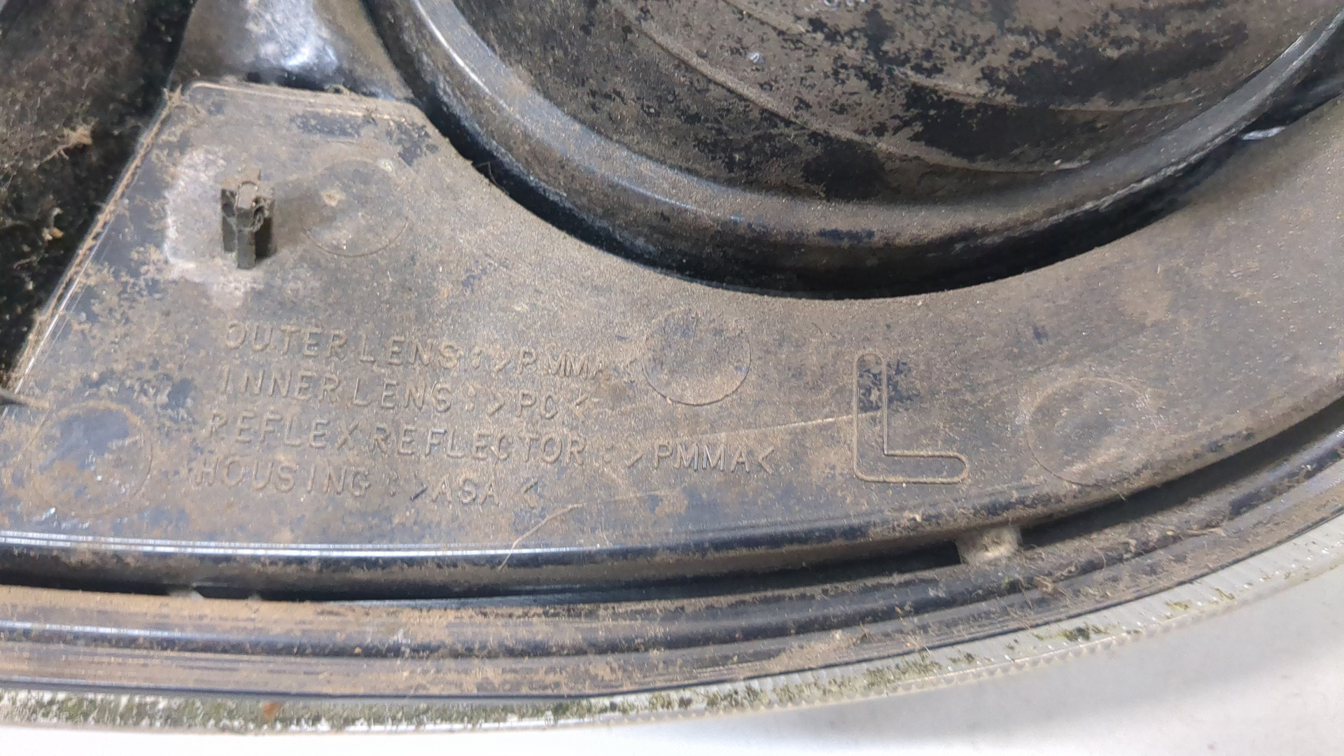 Фонарь задний левый