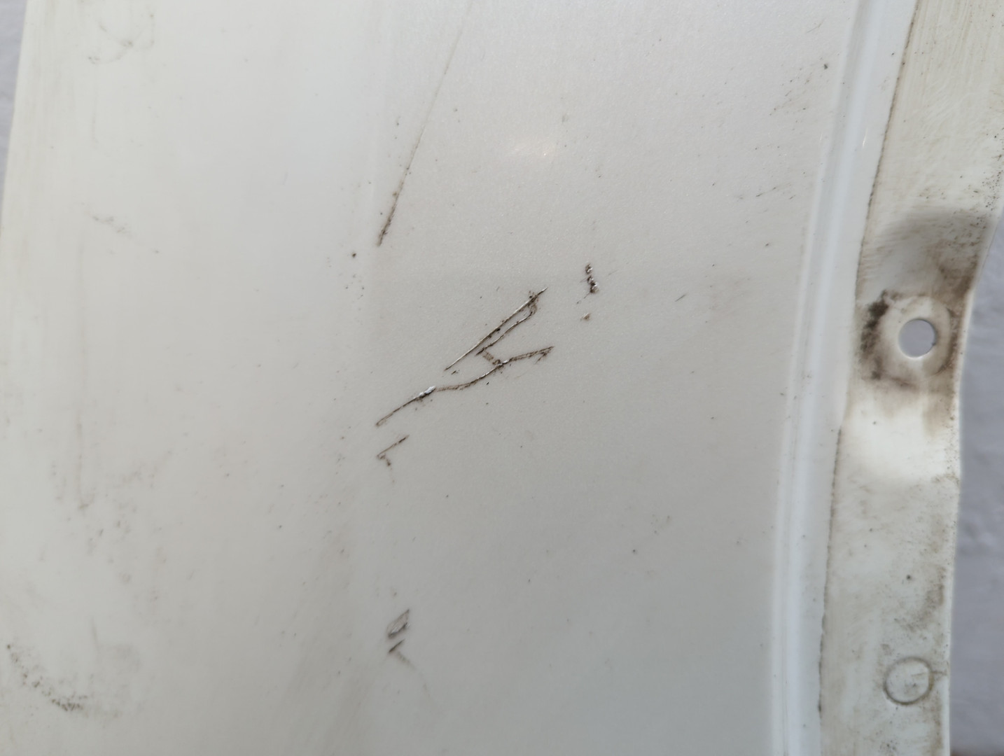 Крыло переднее правое