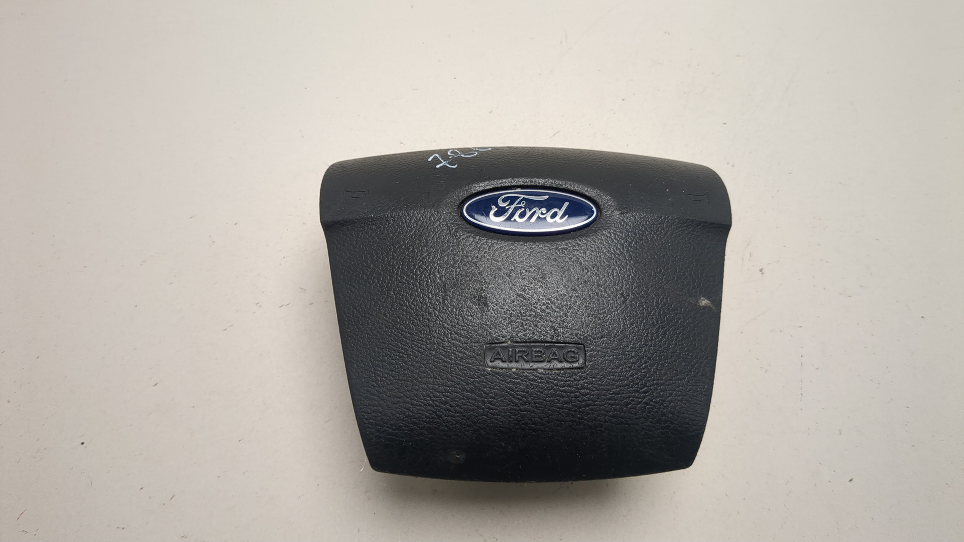 Подушка безопасности в рулевое колесо