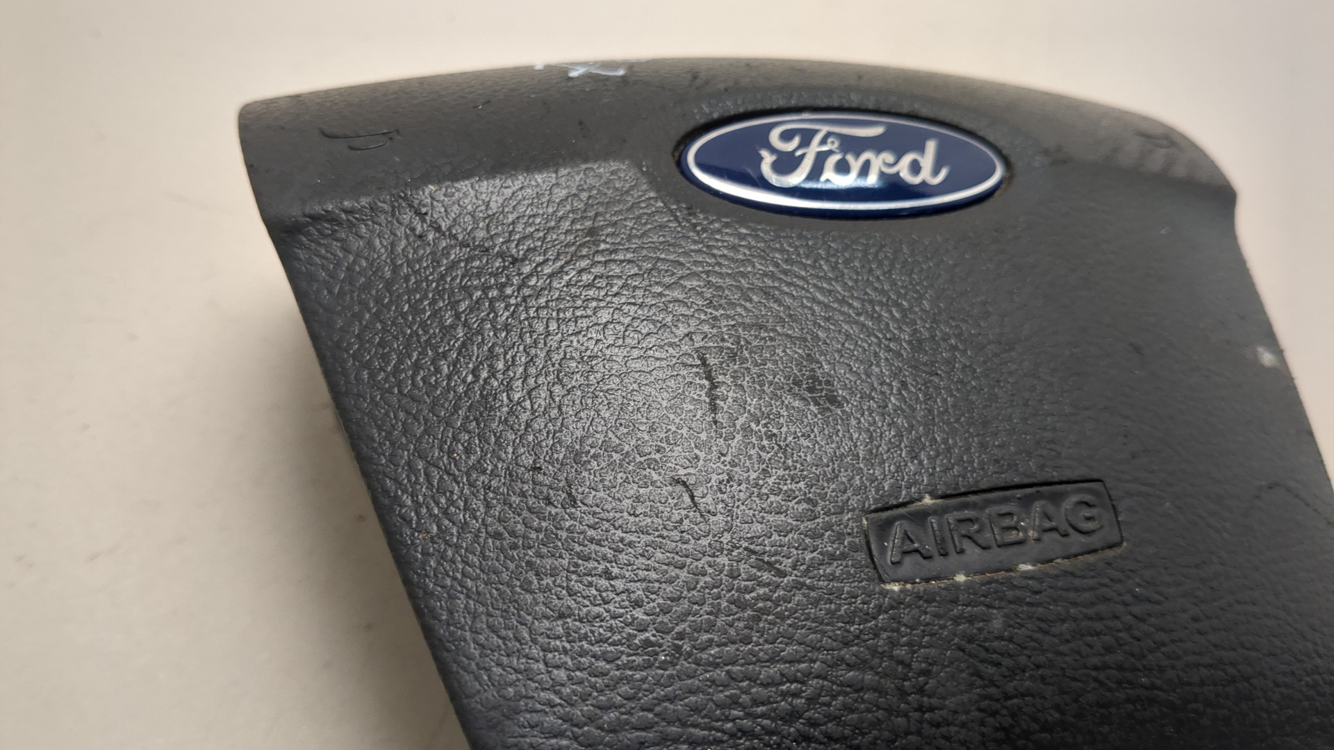 Подушка безопасности в рулевое колесо