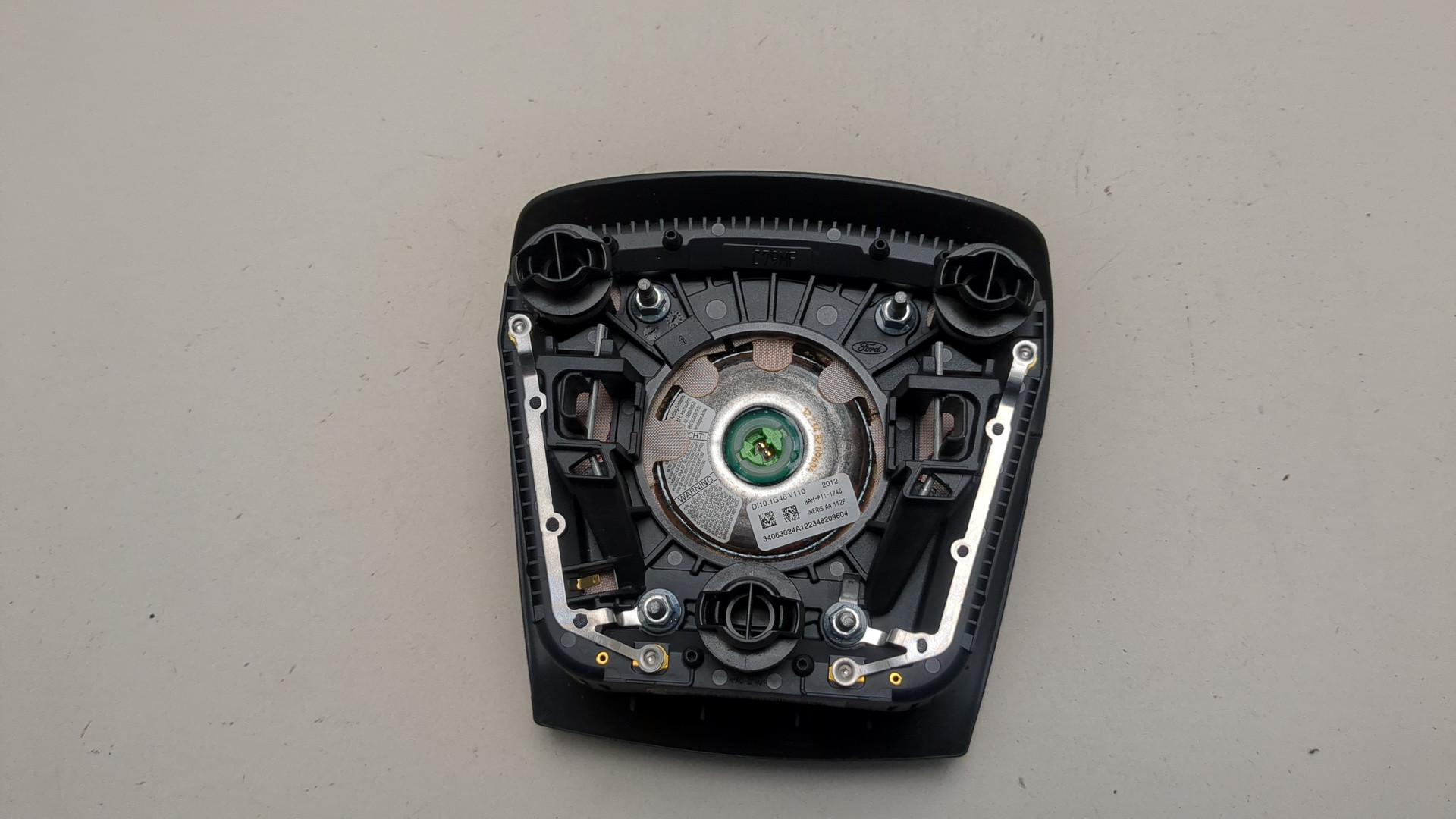 Подушка безопасности в рулевое колесо