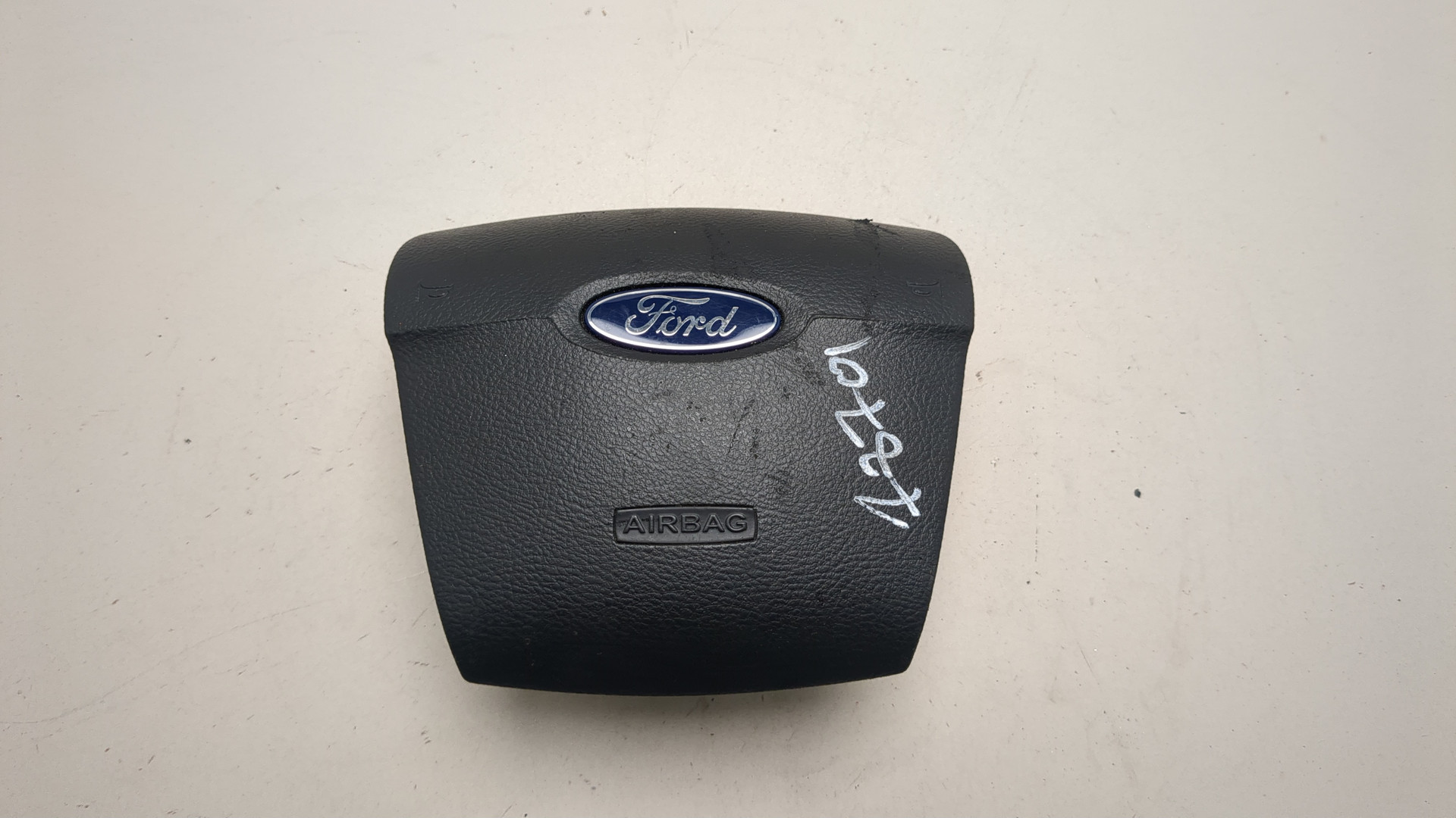 Подушка безопасности в рулевое колесо