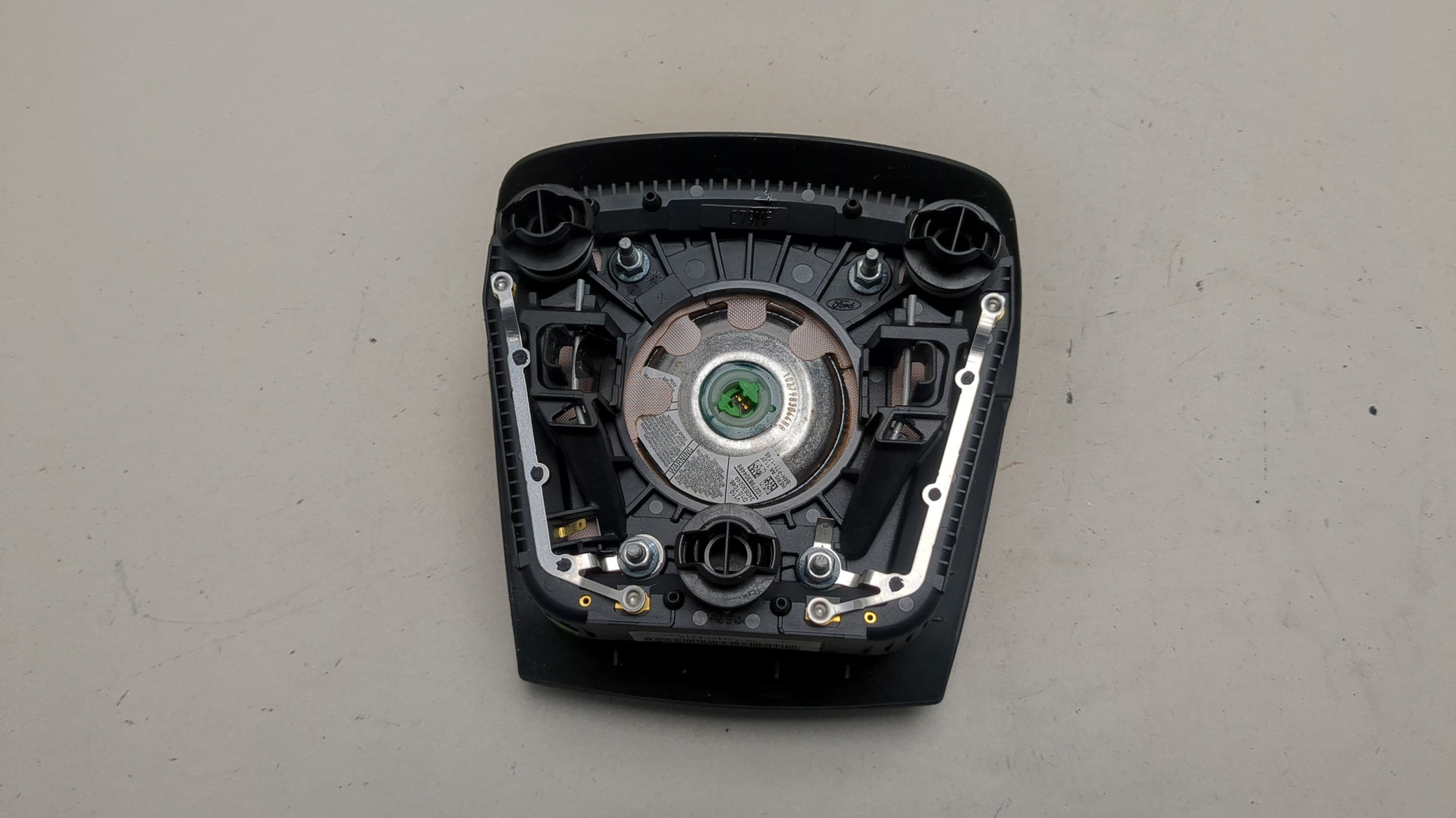 Подушка безопасности в рулевое колесо