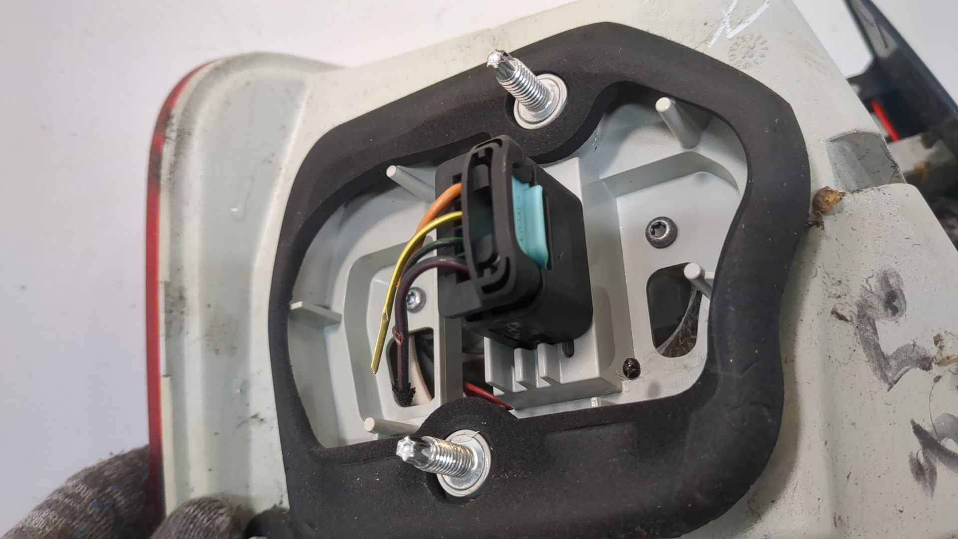 Фонарь задний правый