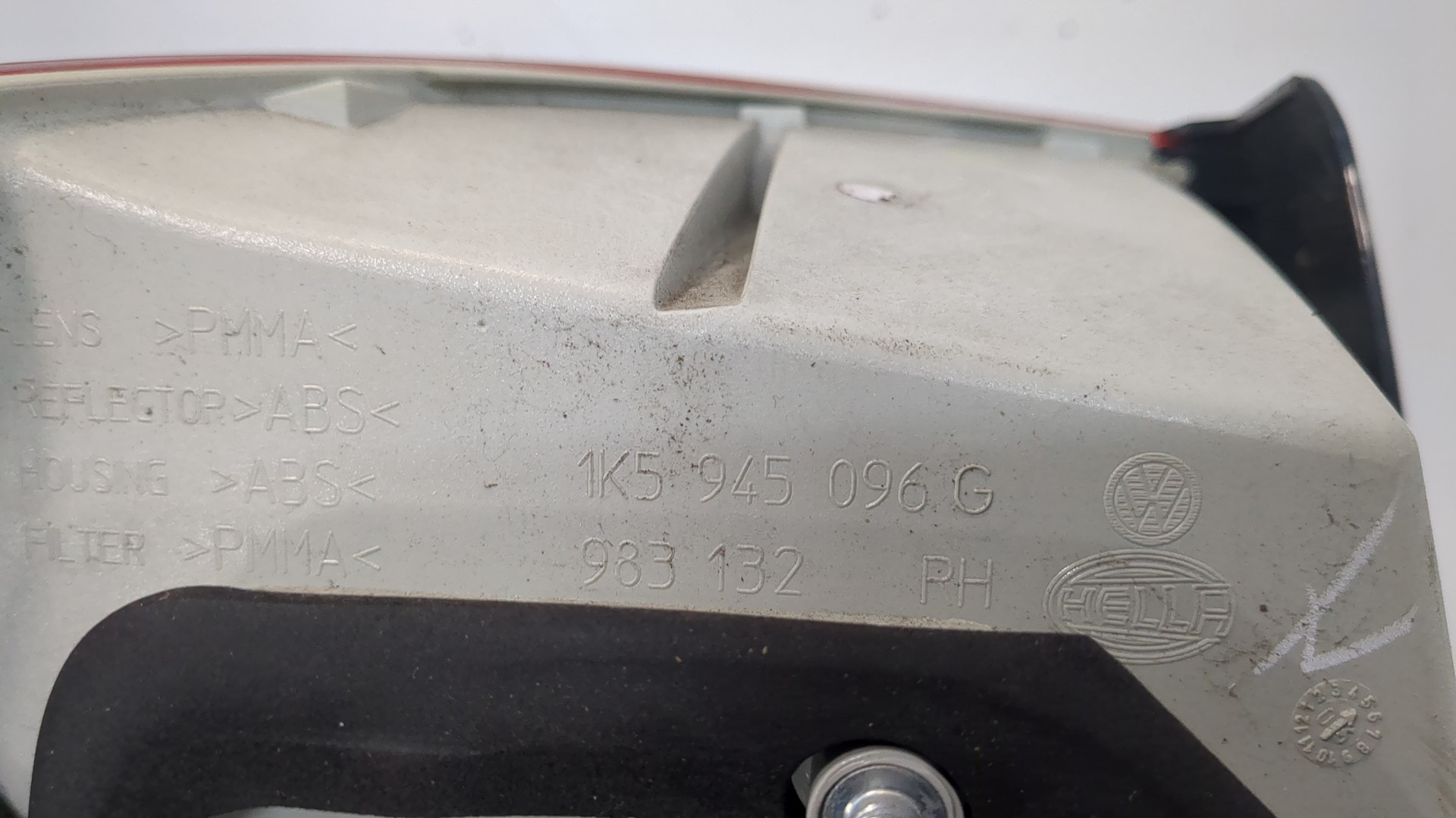 Фонарь задний правый