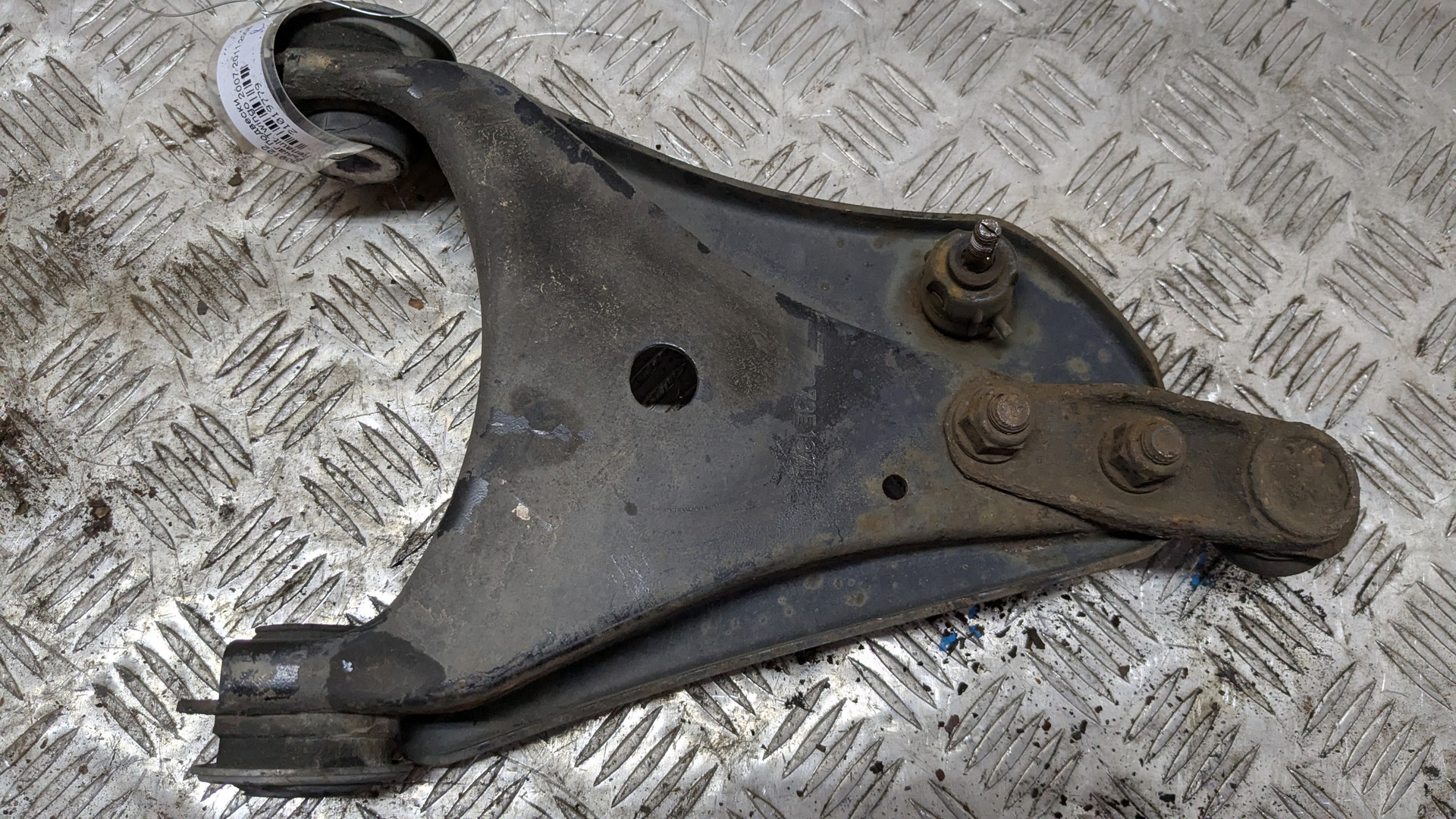 Рычаг передний правый