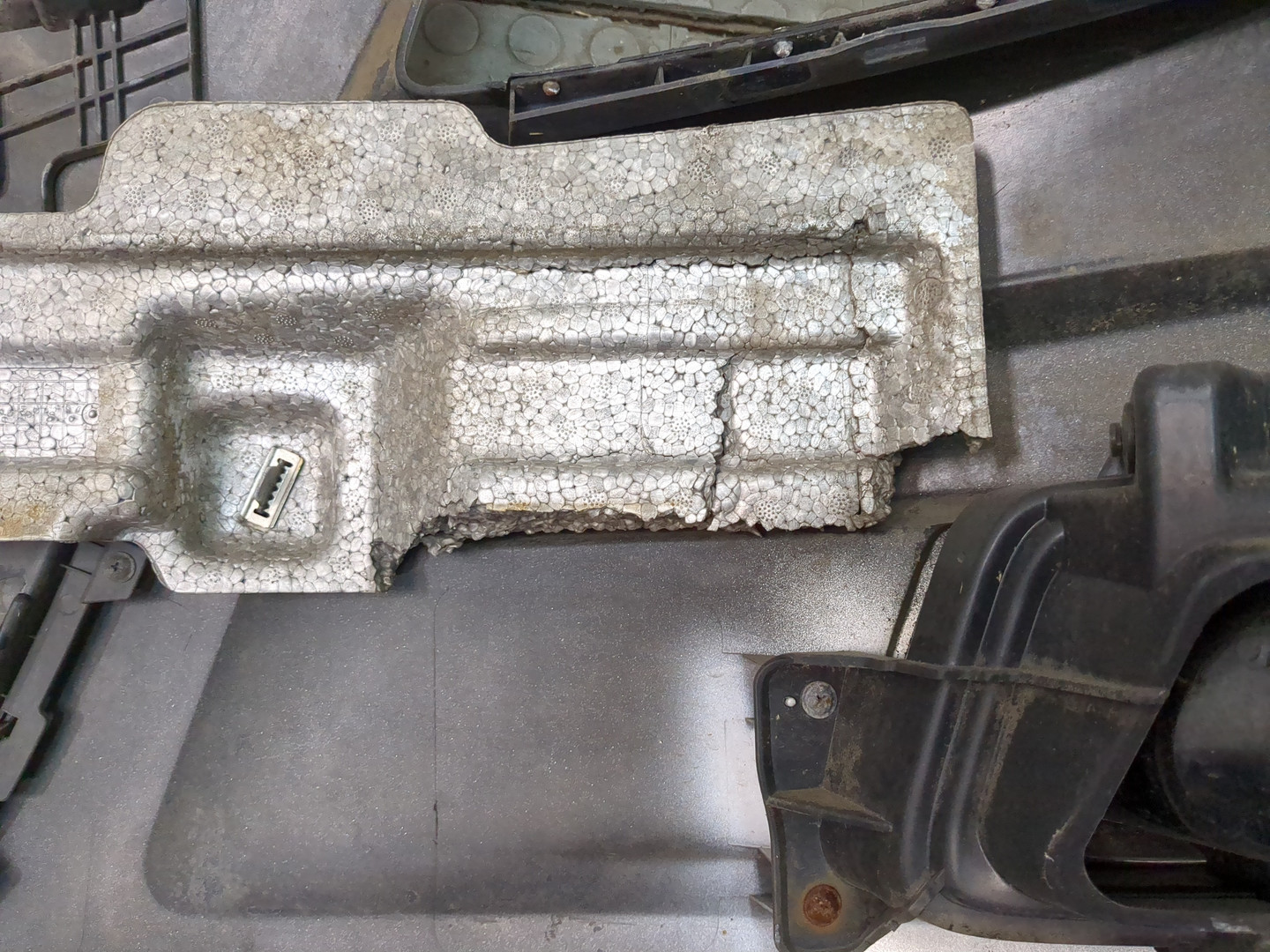 Бампер передний