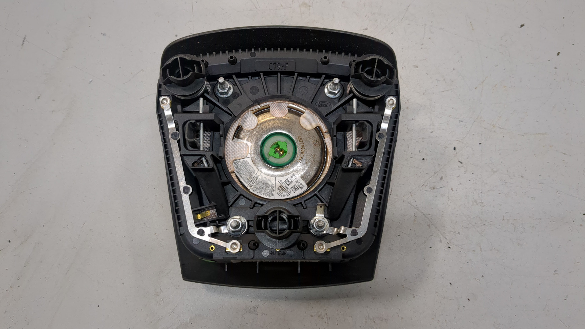 Подушка безопасности в рулевое колесо