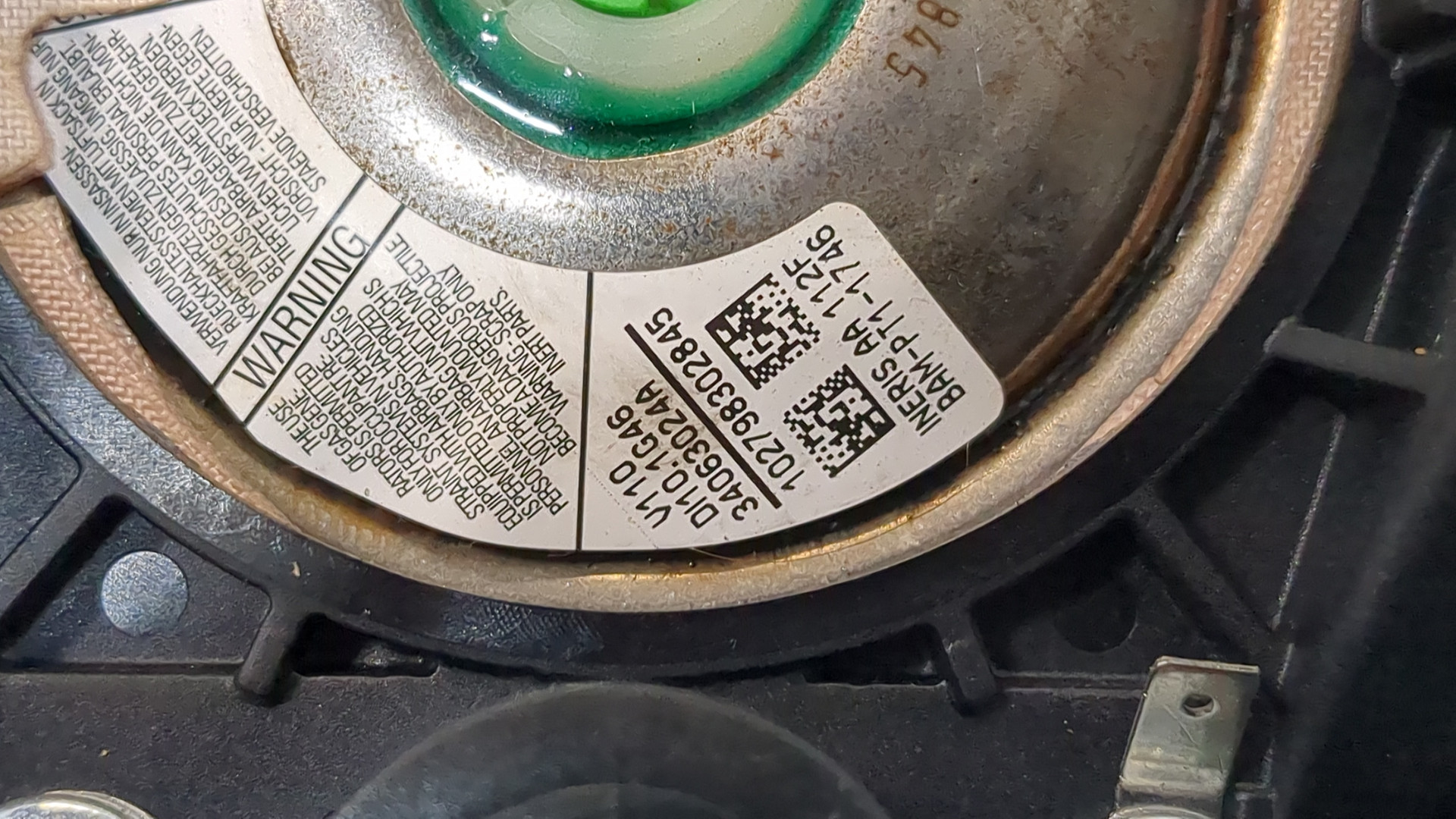 Подушка безопасности в рулевое колесо