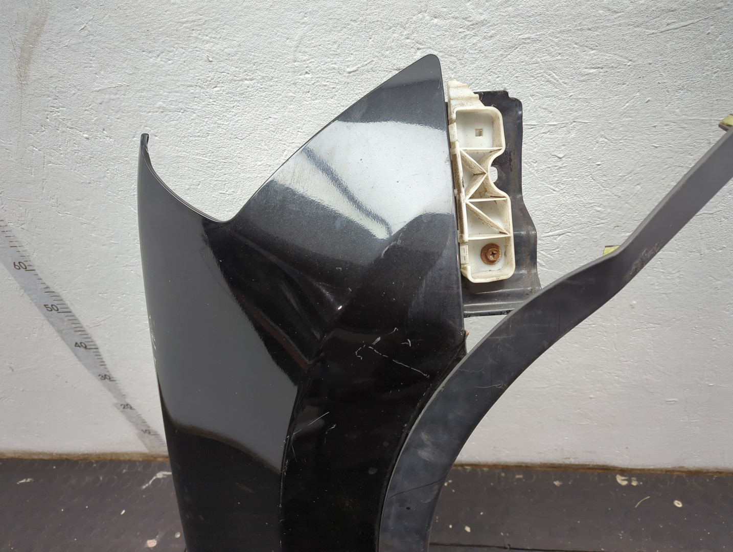 Крыло переднее правое