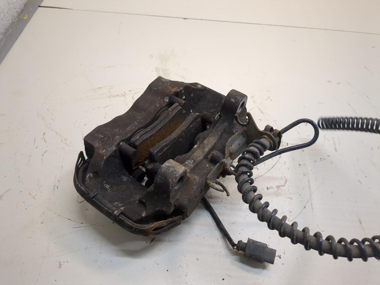 Суппорт задний левый