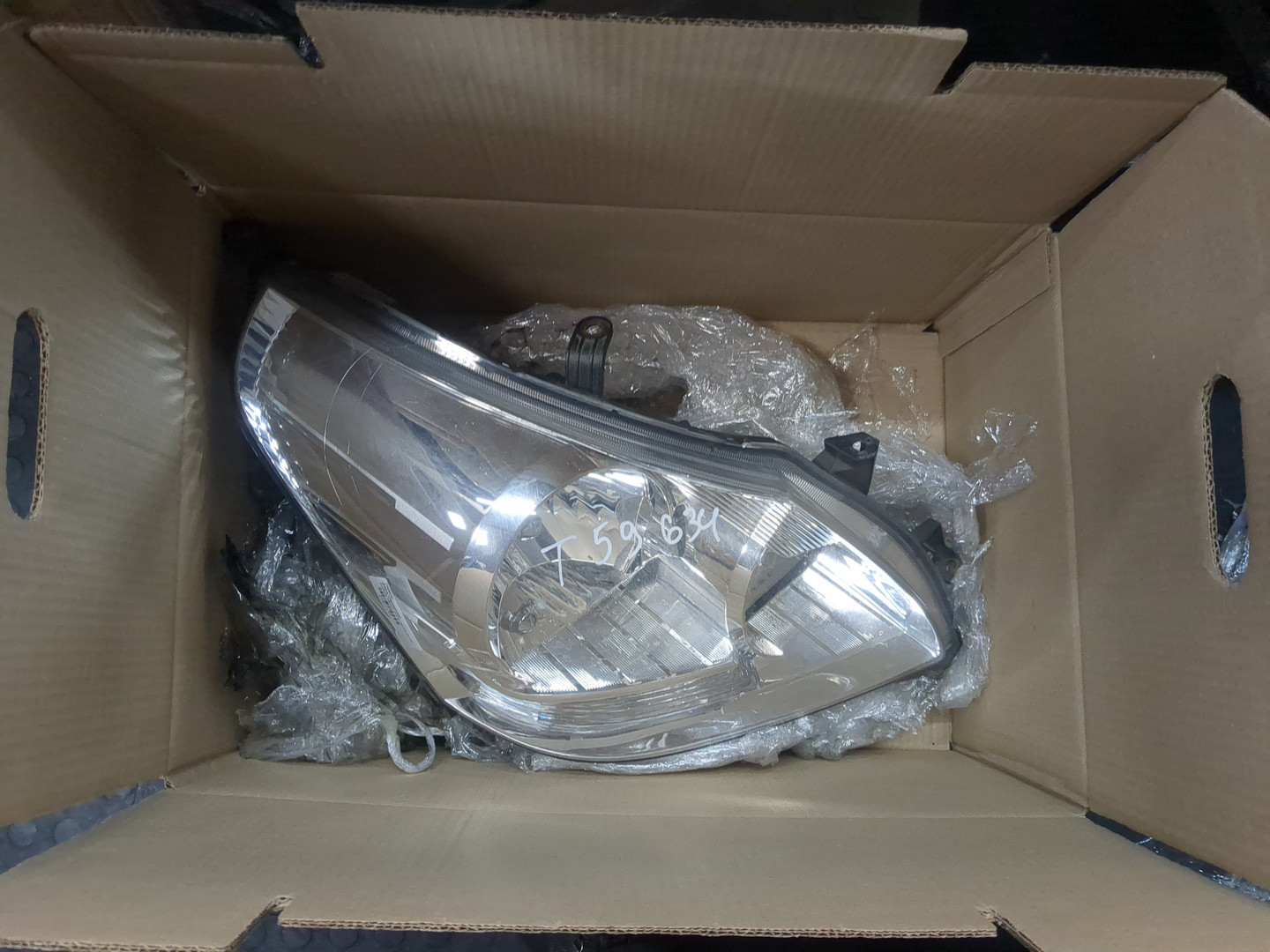 Фара правая