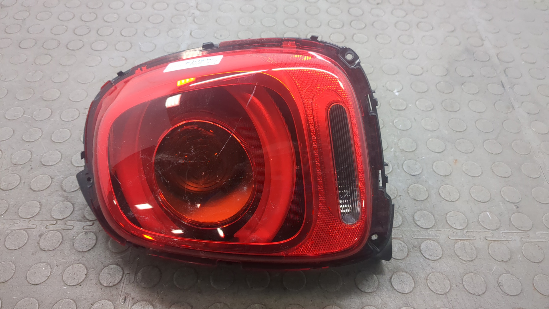 Фонарь задний правый